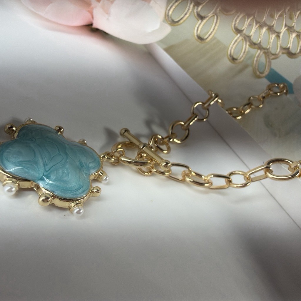 Gold Tone Round Link Chain Necklace Toggle Clasp Blue Clover Charm Pendant
