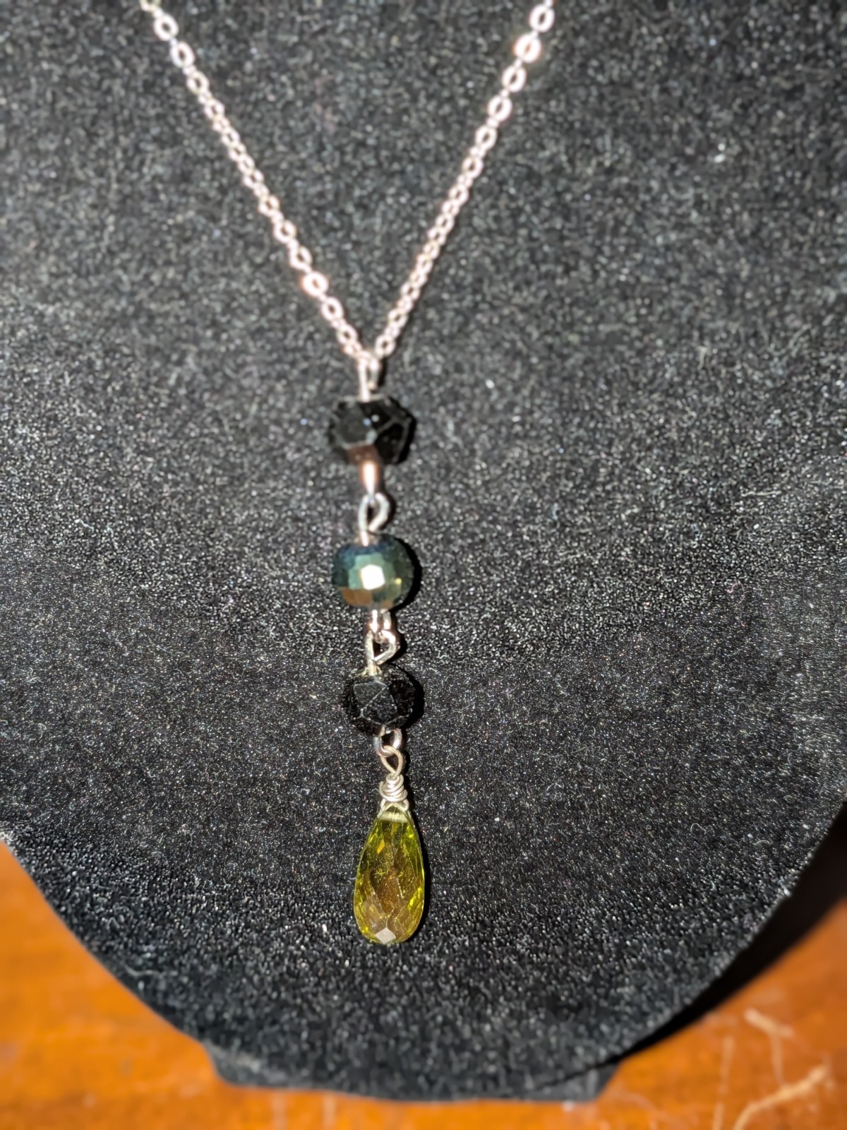 Wire Wrapped Teardrop Green Stone Charm Pendant Silver Tone Cable Chain Necklace