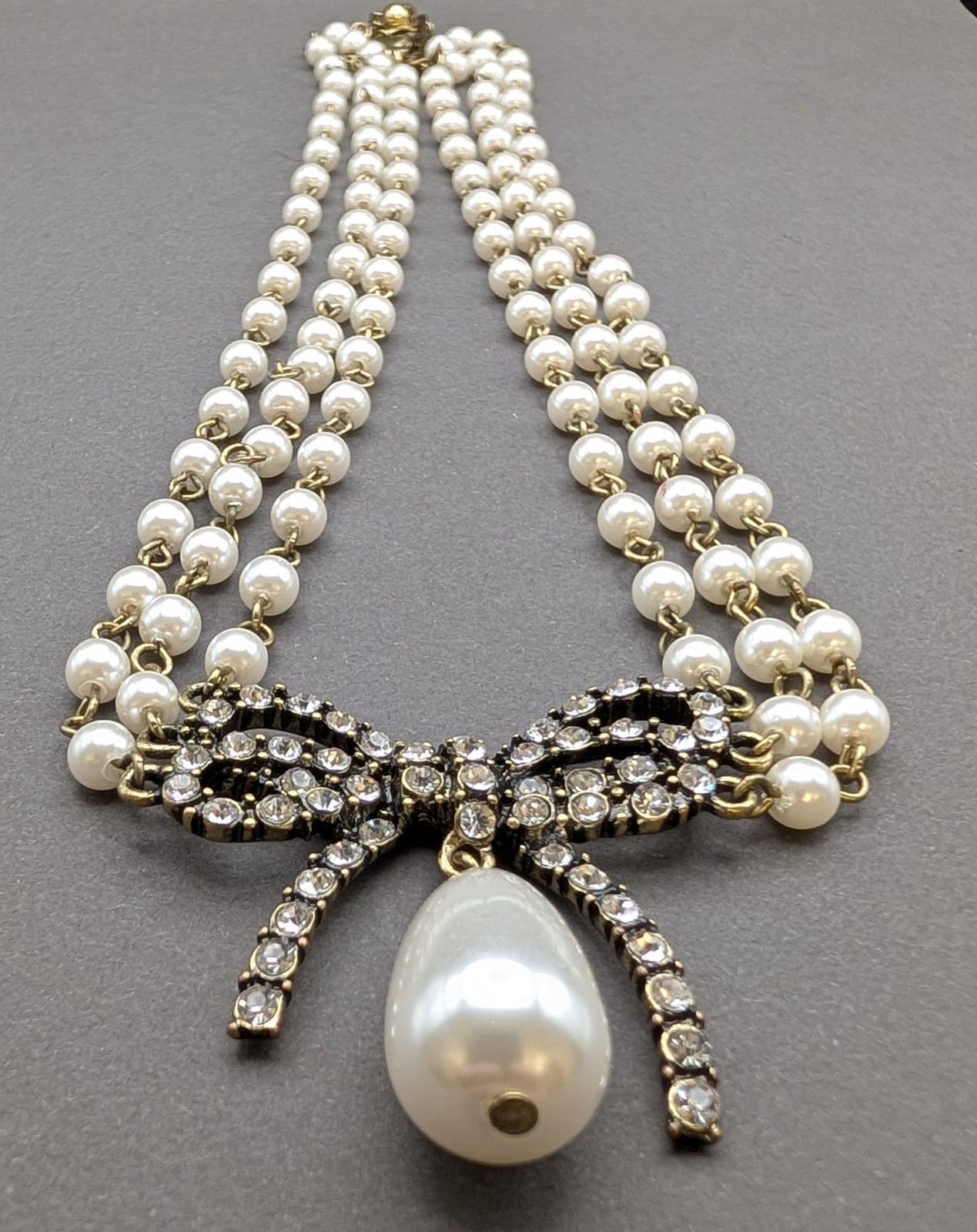 Oscar de la Renta Faux Pearl Rhinestone Bow Statement Necklace Signed 17in