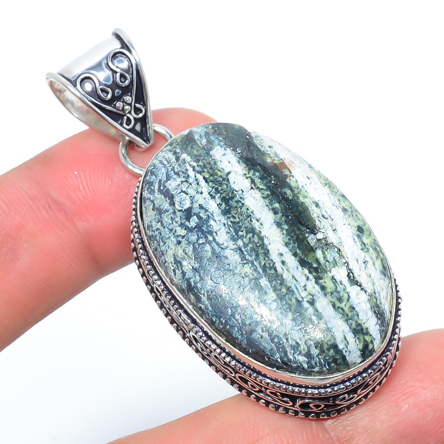 Natural Fine Art – Swiss Green Jasper Silver Plated Bali Pendant 2.22″ S15