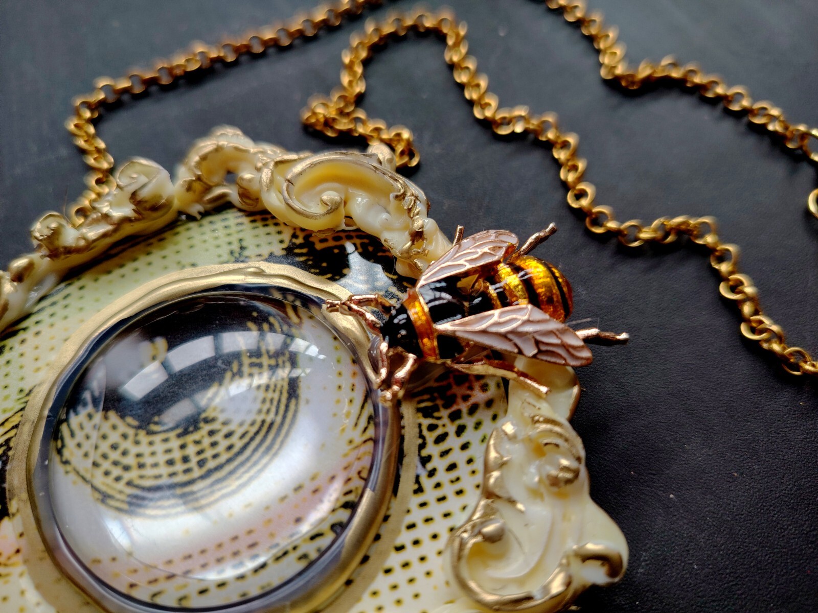 Luxury Jewellery Woman Jewel Necklace Pendant Honey Bee Nest Magic Eye Jewelry