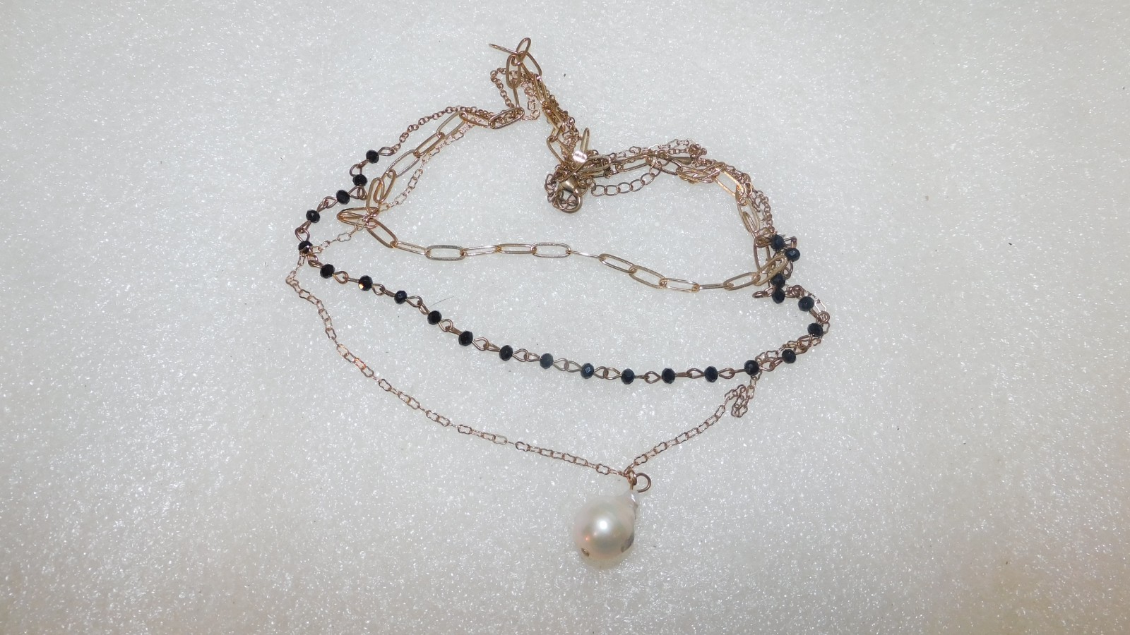 3 ROWS 17″ PAPER CLIP CHAIN BLACK BEAD FAUX PEARL PENDANT GOLD TONE NECKLACE