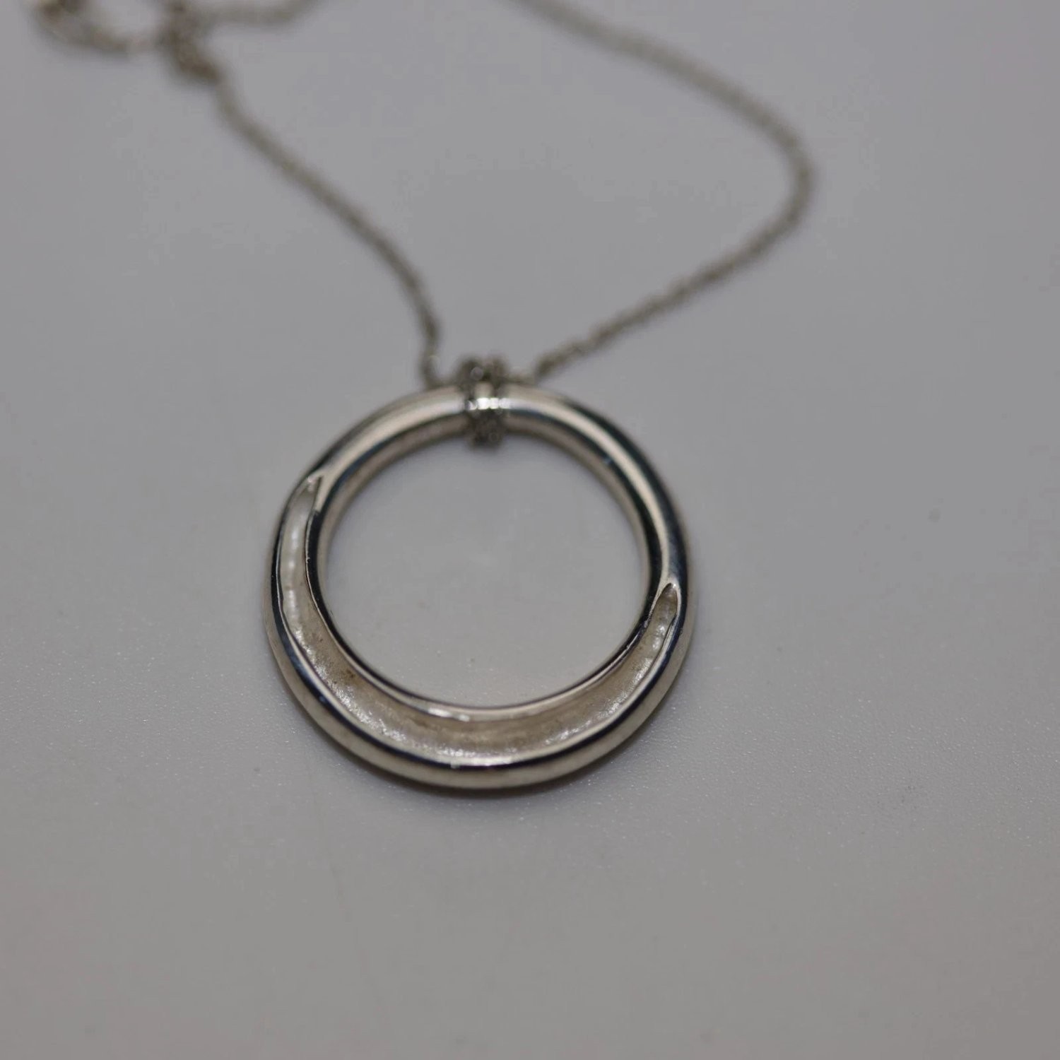 Sterling Silver Circle Pendant Necklace 925 Italy 18 Inch Chain Minimalist Boxed