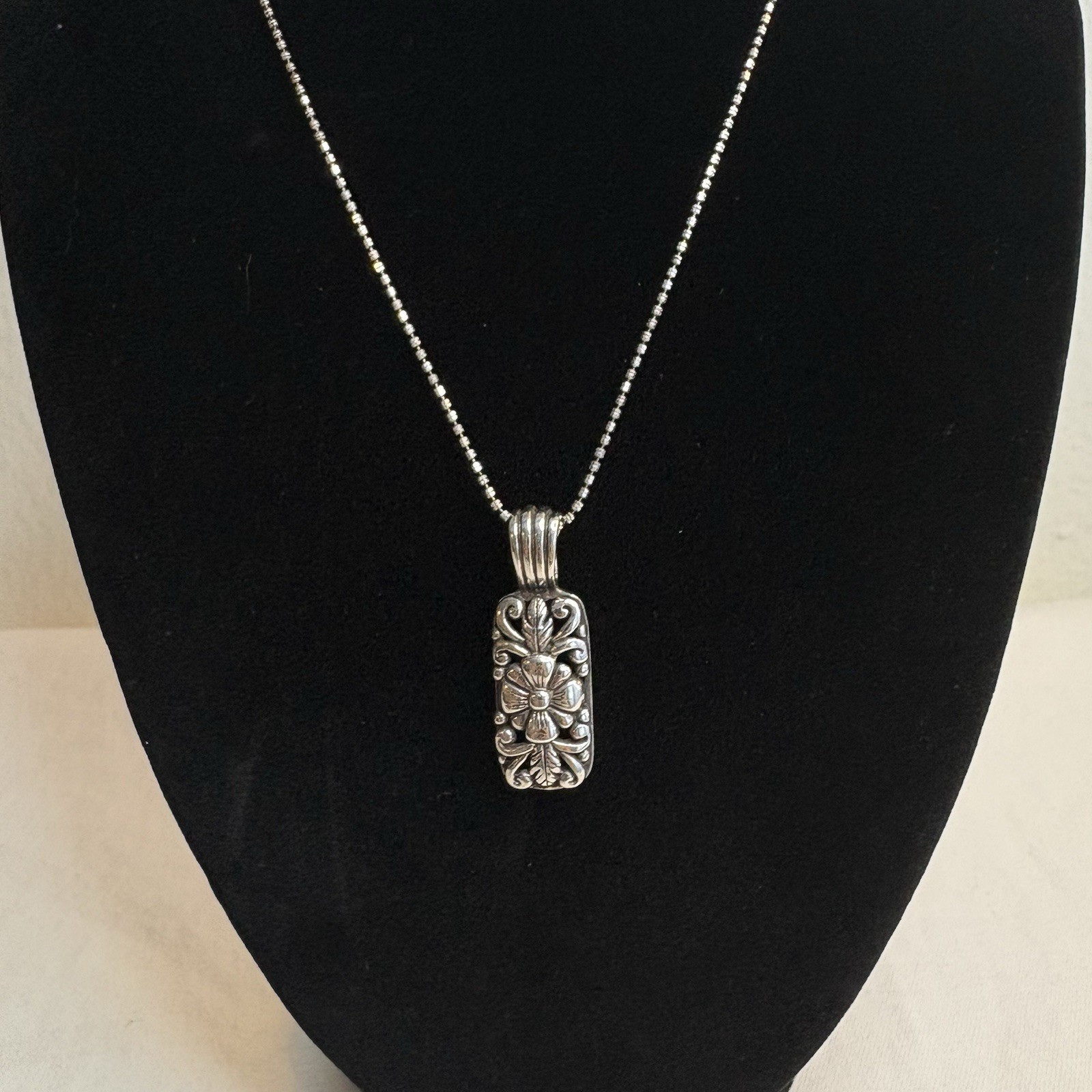 Italy Vintage 925 Sterling Silver Floral Pendant Necklace 18” Chain 9g