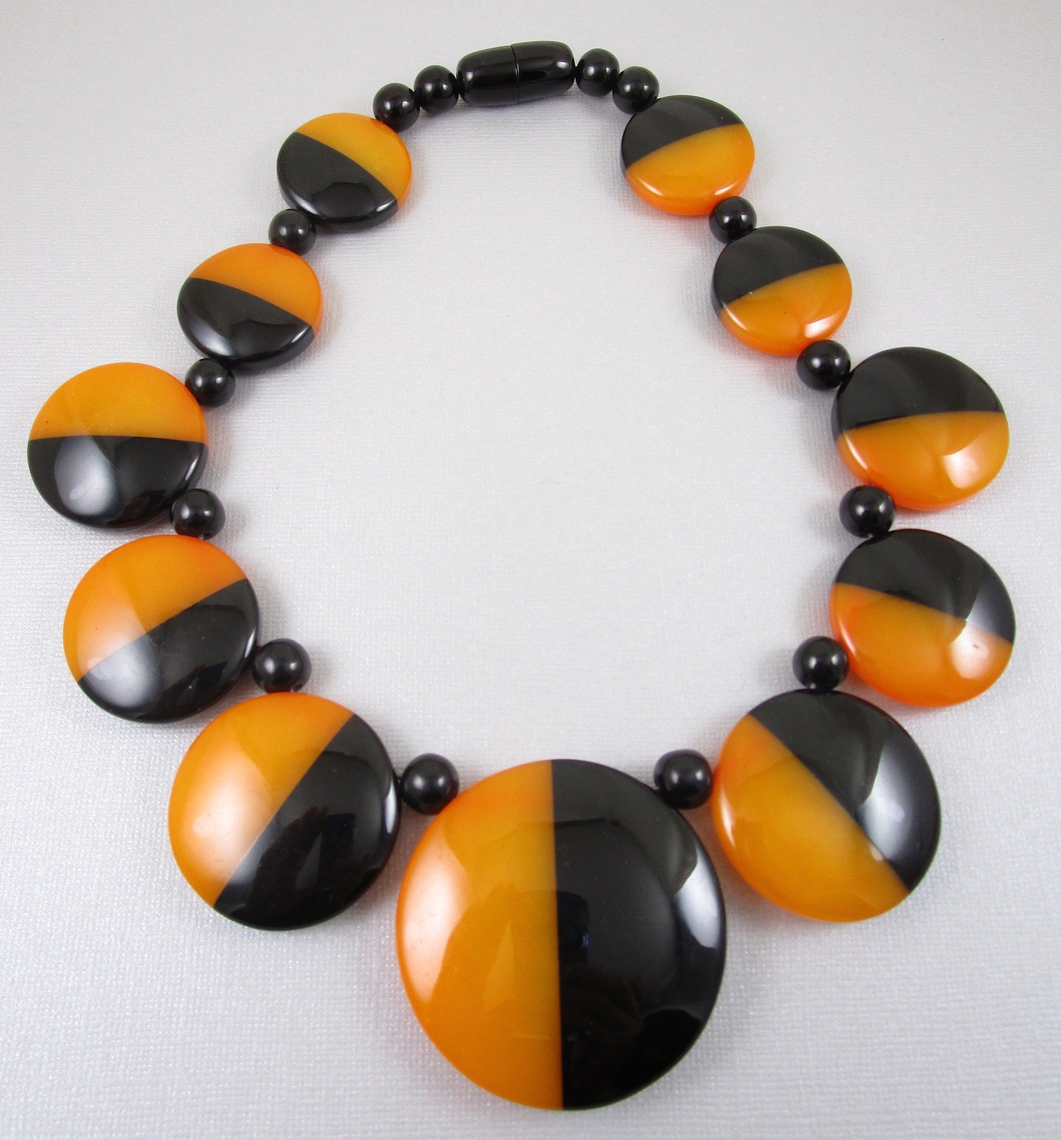GRAPHIC MARION GODART BLACK & BUTTERSCOTCH RESIN CHOKER NECKLACE – FRANCE