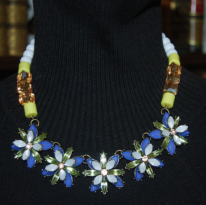 CARA NY COUTURE BLUE GREEN & WHITE CRYSTALS RENAISSANCE SYLE CHOKER BIB NECKLACE