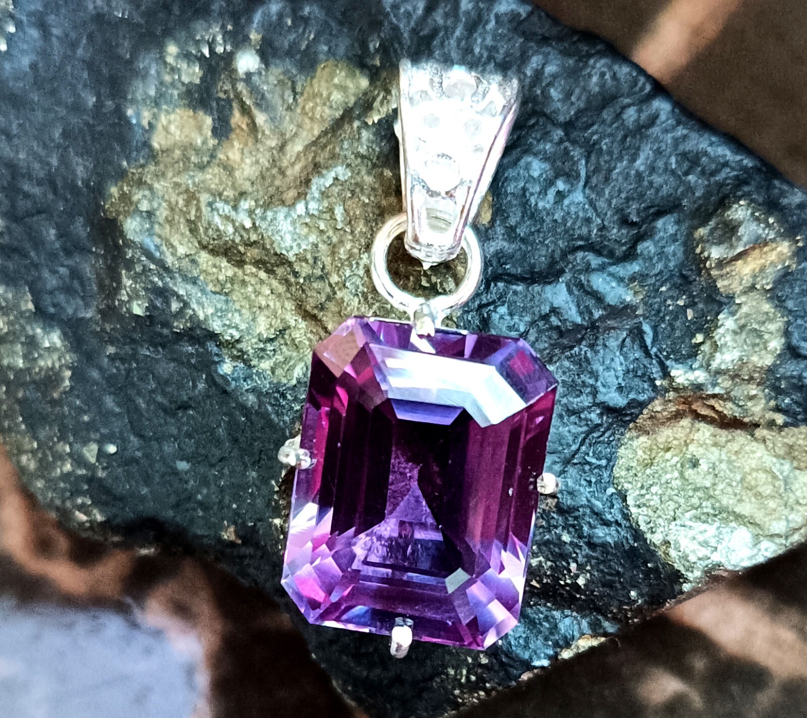 Natural Alexandrite Pendant Bi-Color Gemston,925 Sterling Silver Pendant 36.60Ct