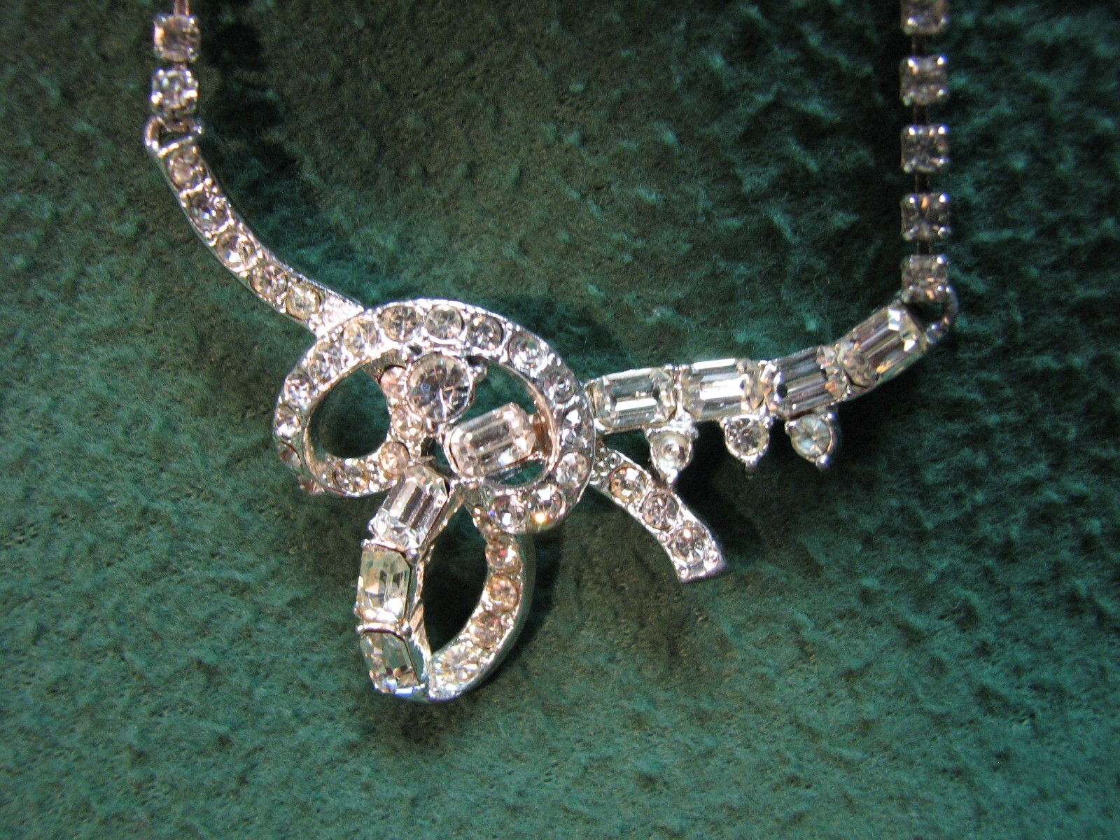 Vintage 1960’s Rhinestone 15″ Necklace Gorgeous Ribbon Necklace As Shown