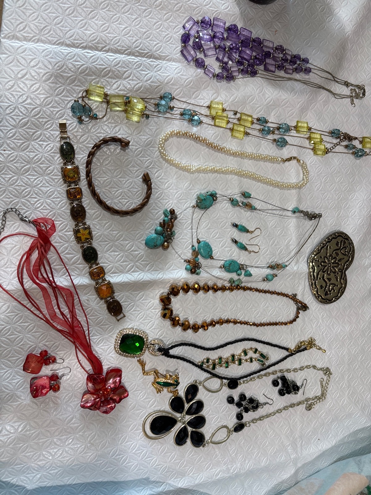 VINTAGE TO NOW FASHION/COSTUME JEWELRY NECKLACE LOT, ASSORTED TYPES & MATERIALS