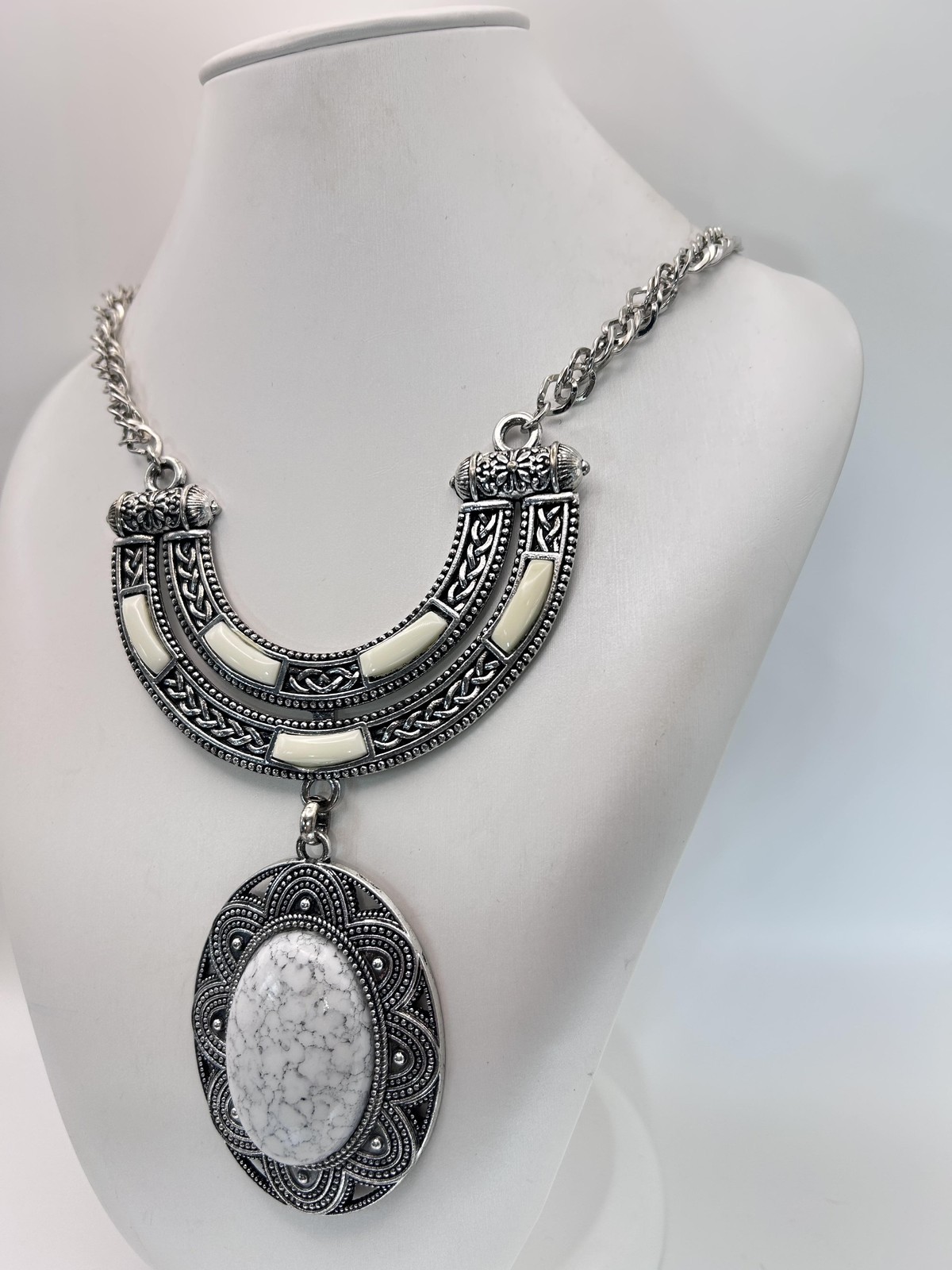 Necklace Silver Tone Bib Statement Oval Howlite Pendant Boho Chunky Chain