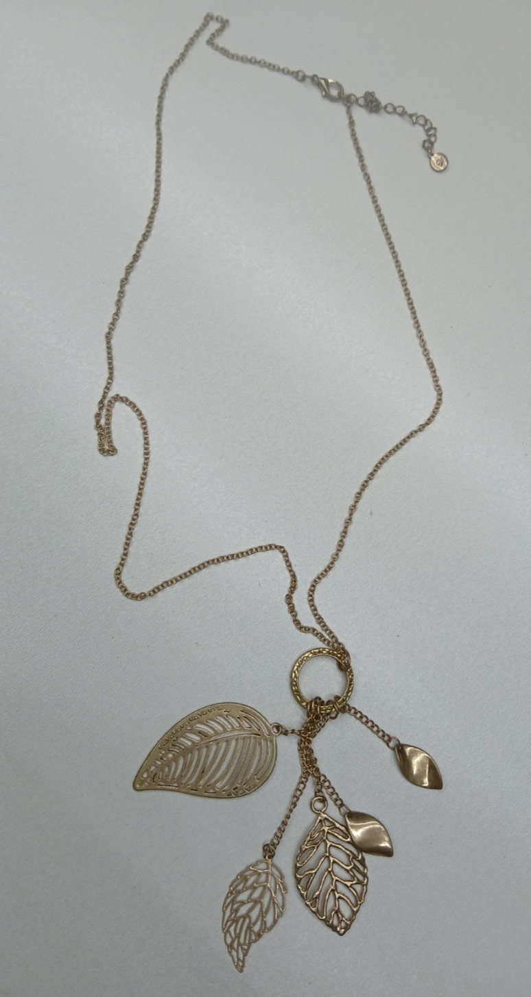 Versona Gold Tone Leaf Necklace Vintage Costume Jewelry