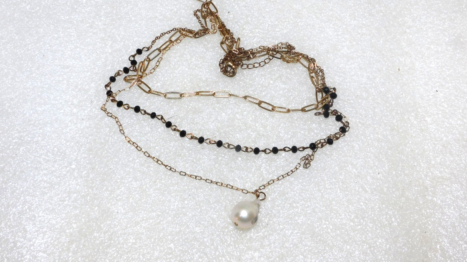 3 ROWS 17″ PAPER CLIP CHAIN BLACK BEAD FAUX PEARL PENDANT GOLD TONE NECKLACE