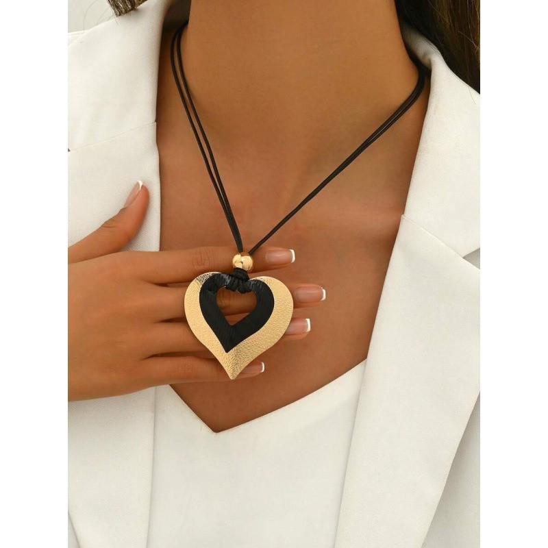Retro Women’s Heart Pendant Necklace Alloy Fashion Hip Hop Choker Chain Jewelry