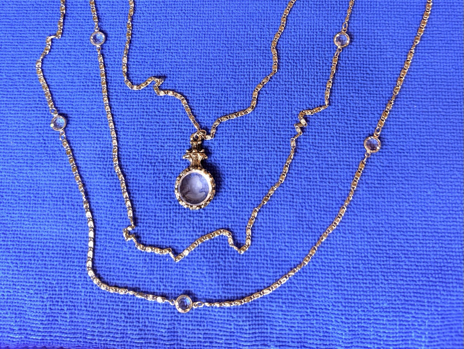 Vintage Silver Tone Metal Chain With Glass Pendant Necklace/ By Goldette