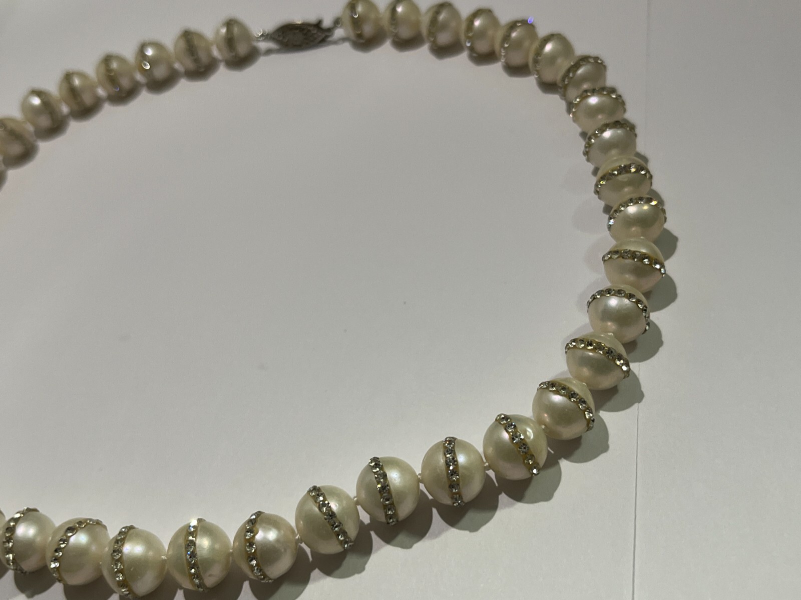 White Simulated Pearl w/ Rhinestones Necklace middle 10 mm 18 inches Jewelry