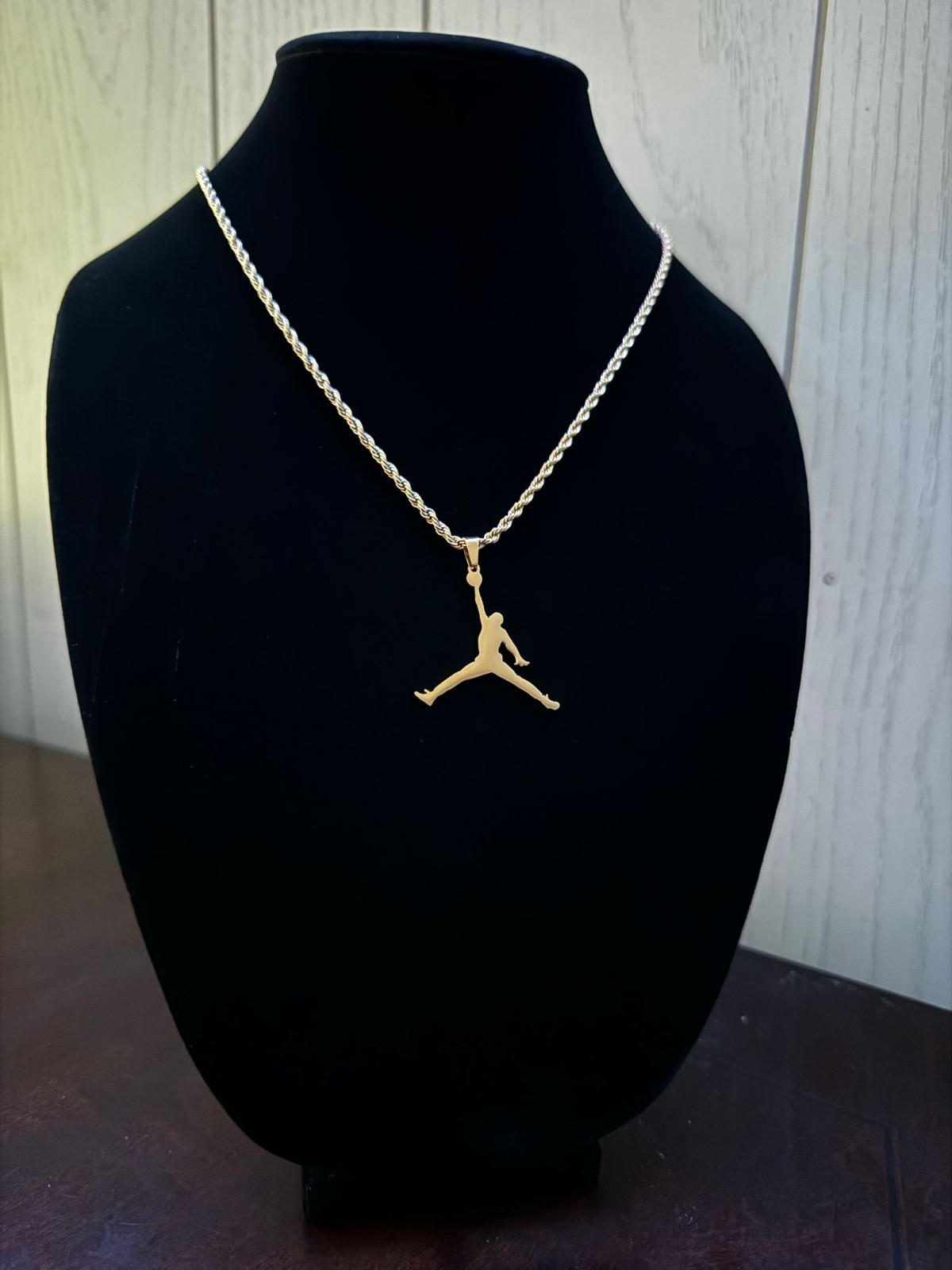 Gold Jordan Necklace – Basketball Necklace – 3mm Rope – 20″ Cuban Chain – Y2K