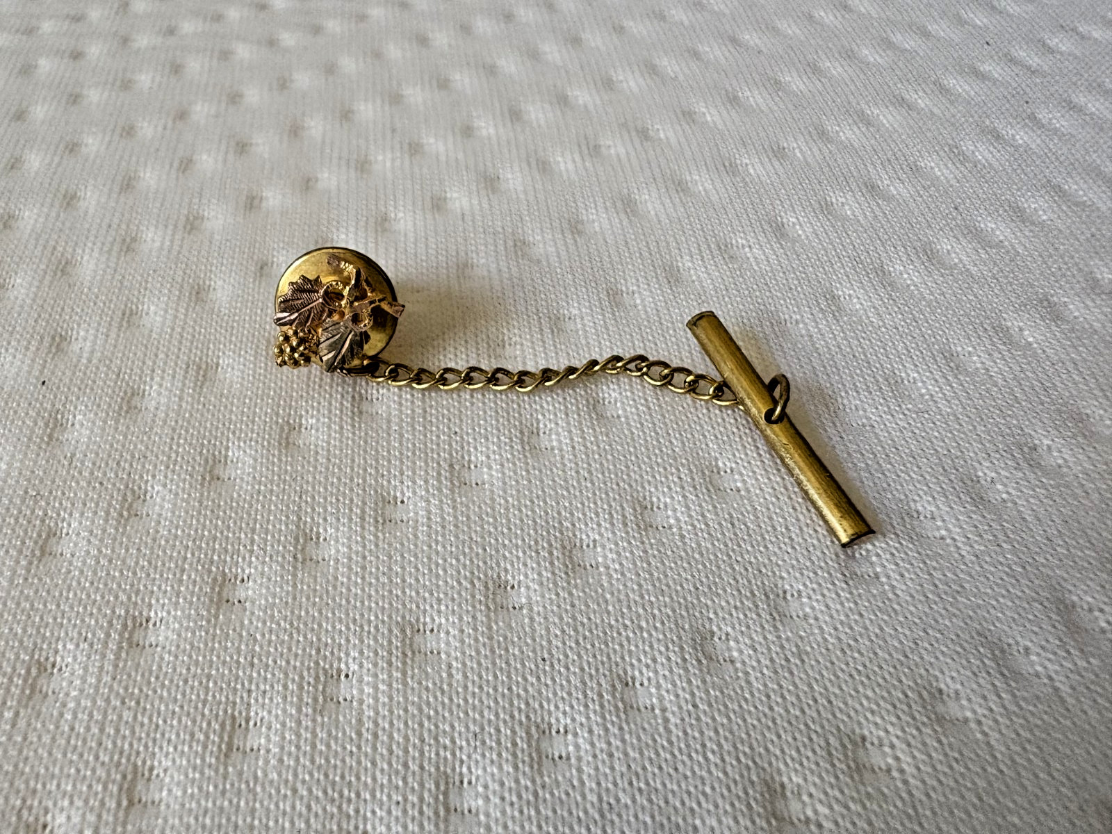 10K Black Hills Gold Grape Vine Tie pin