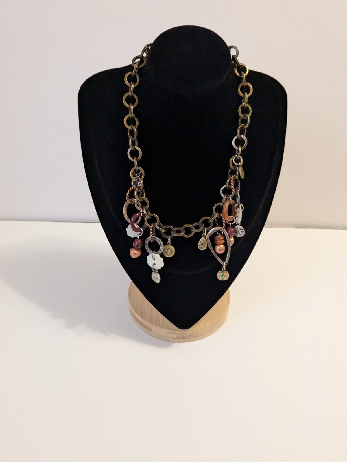 Chico’s Brass Tone Mixed Metal Charm Necklace. Acrylic & Rhinestone Beads. 16″.