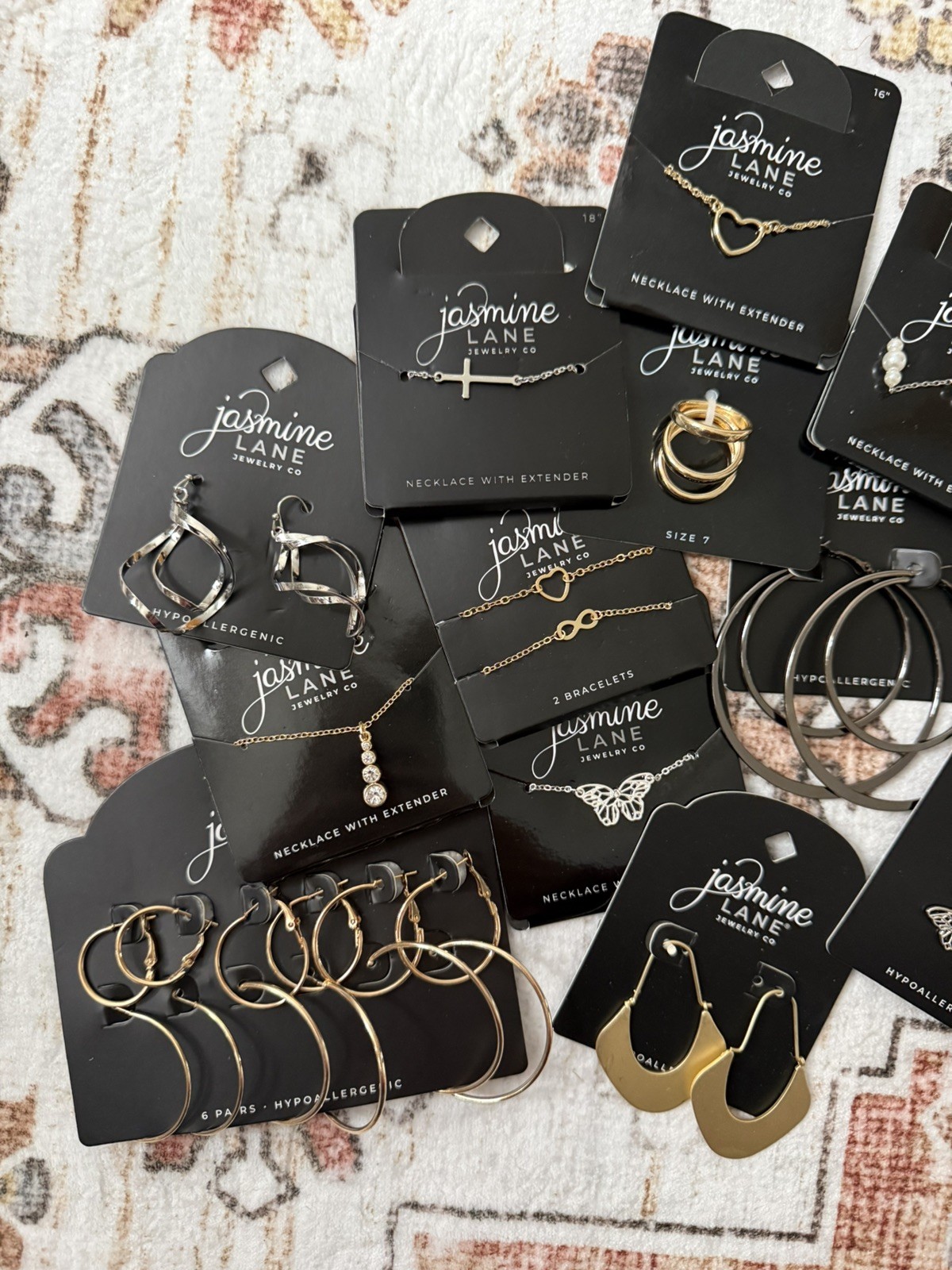 Wholesale bulk lot jewelry 50 pieces rings bracelets necklace earrings USA