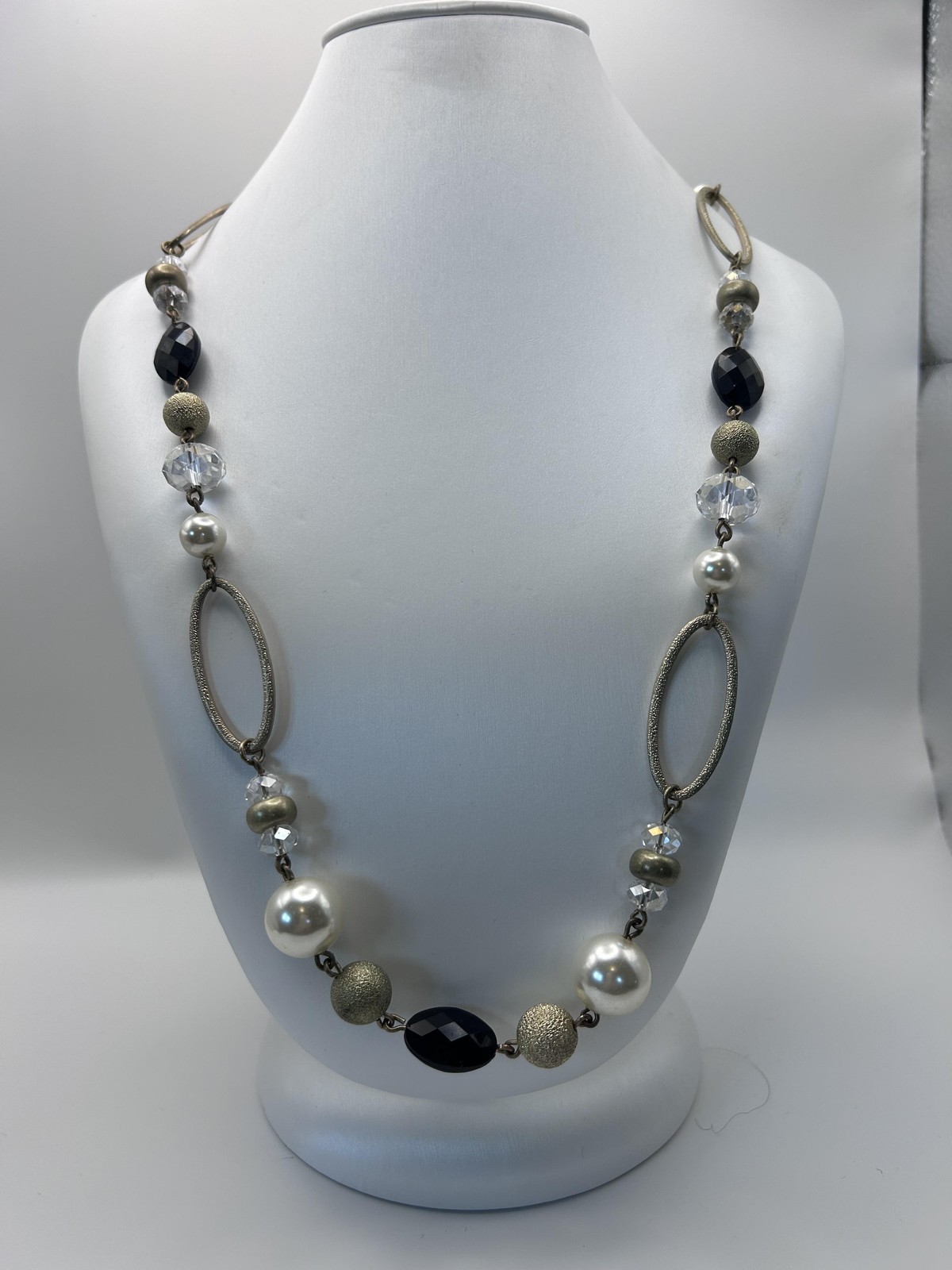 Necklace Gold Tone Black White Beaded Station Imitation Pearl 22 Inch Chain