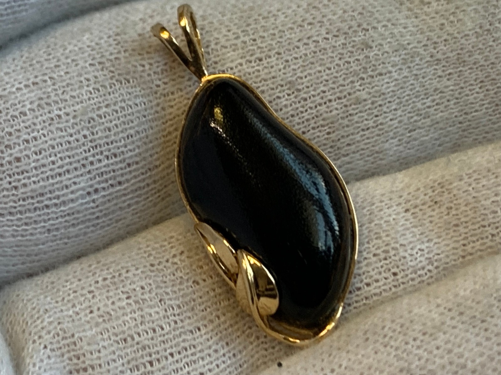 14k Yellow Gold Pendant 2.44g Fine Jewelry Onyx Look Stone Charm *READ*
