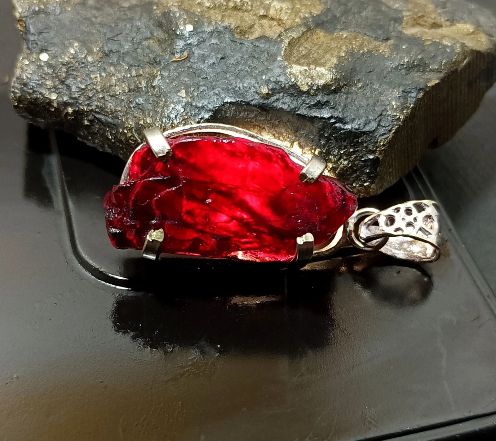 EGL Certified 77.25 Ct Natural Rough PAINITE Solid Silver Pendant Gemstone