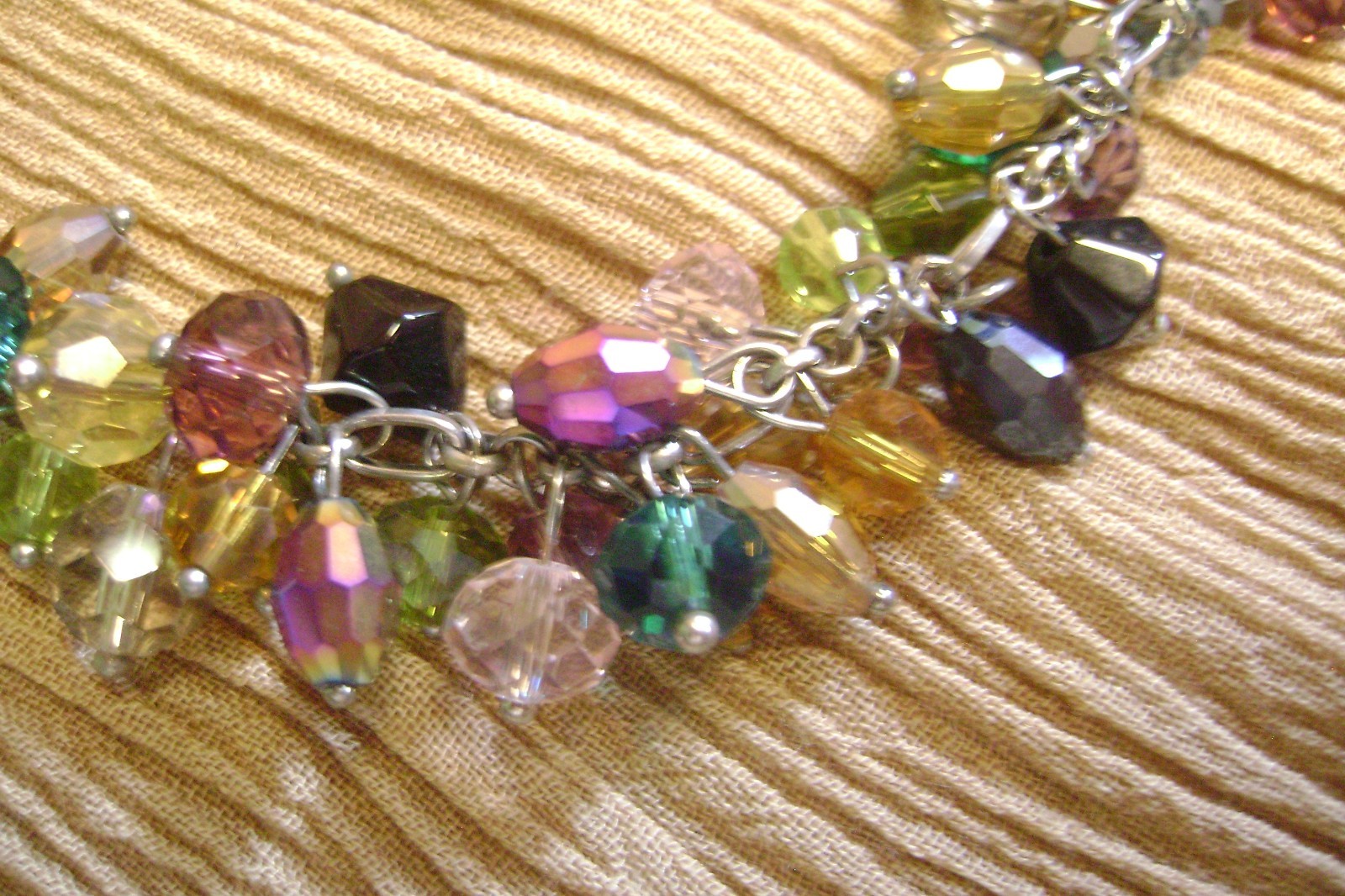 NWOT- MULTIPLE COLORS CRYSTAL CLUSTER BIB CHOKER SILVER TONE NECKLACE