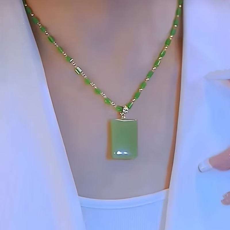 Stylish And Luxurious Pendant Necklace for Special Occasions