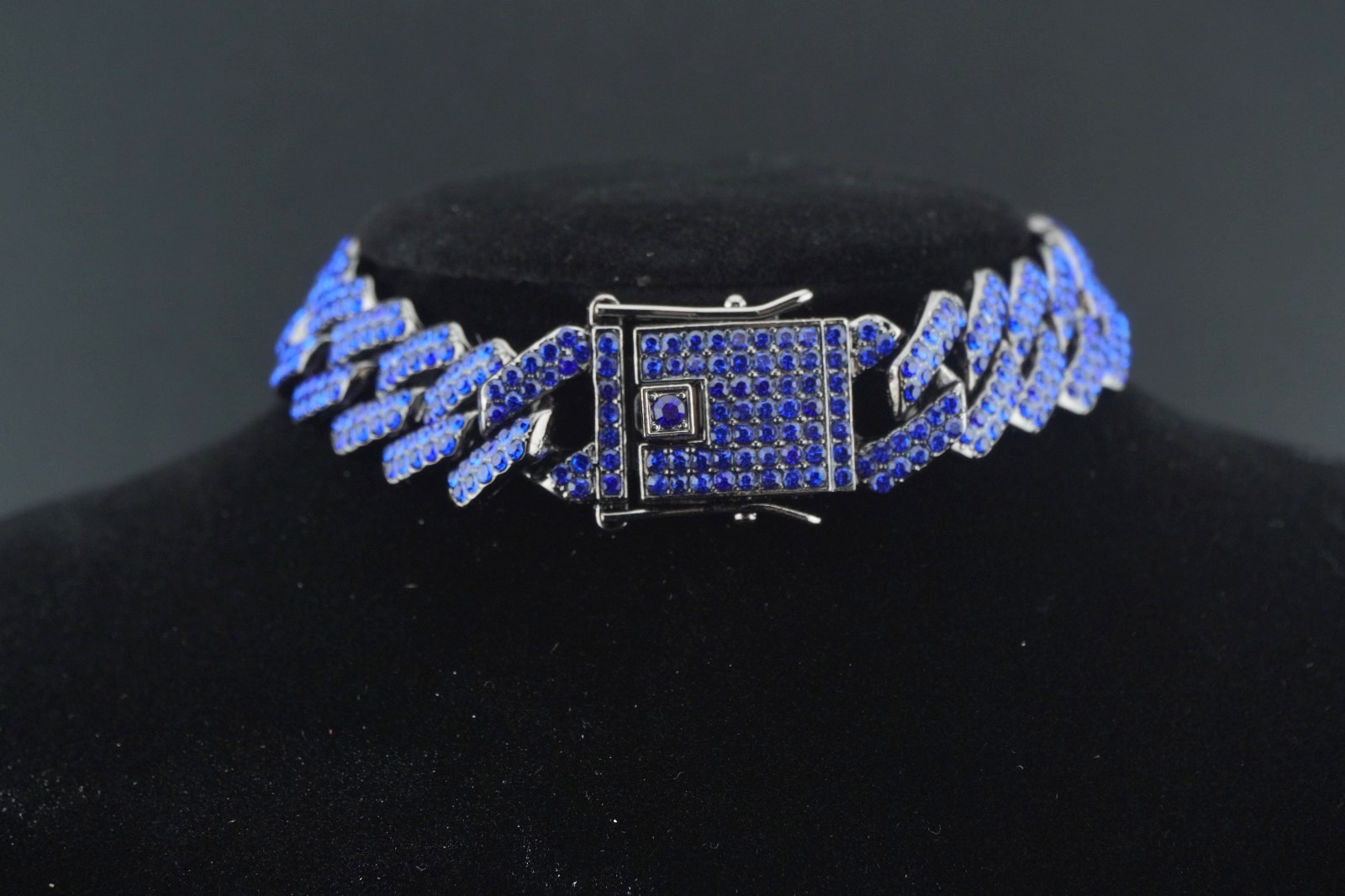 Neckless – Beautiful 10mm Neck 24″ Brac 8″ Saphire Blue with 3 Lock Clasp (NEW)