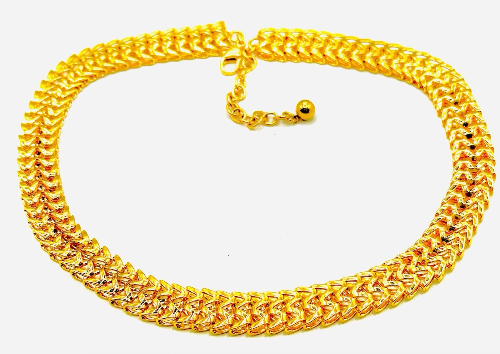 Stunning Gold Tone 16 Inch Long With 2.5 In extender Neclace #29-26