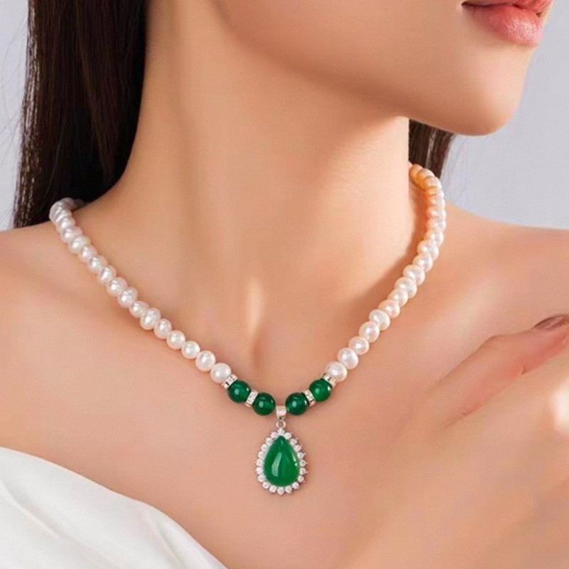 Women’s Elegant Pearl Necklace Teardrop Imitation Jade Pendant Necklace