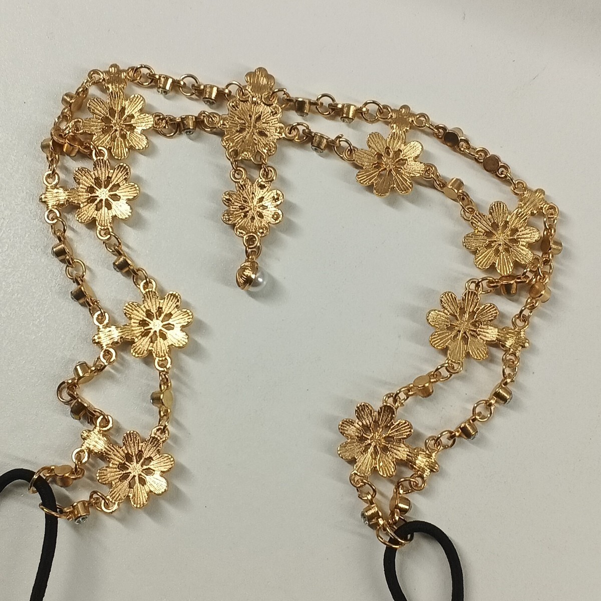 Women’s Floral Rhinestone Necklace One Size Elastic Brass Plated