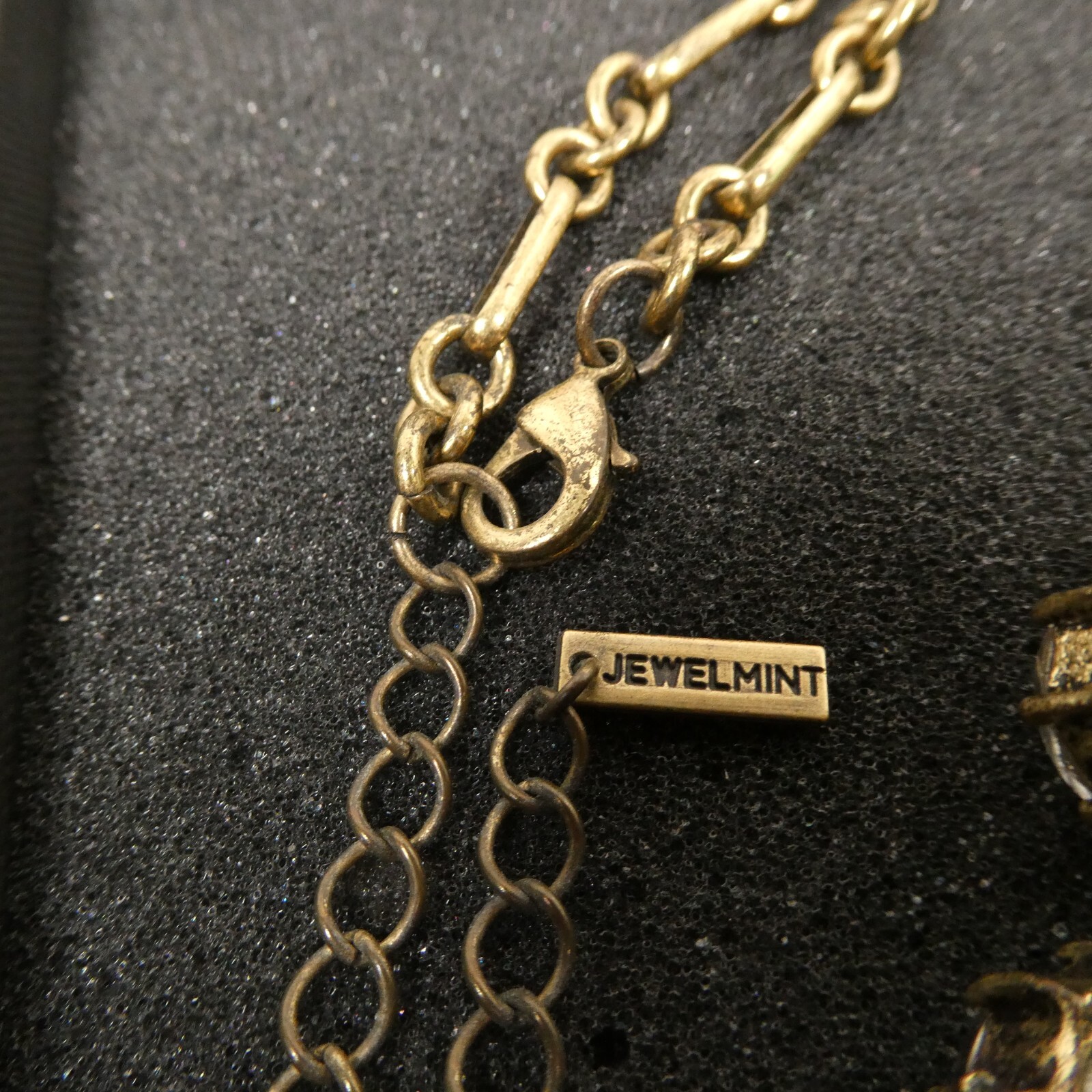 JEWELMINT Women’s Rhinestone Green Acrylic Gold Tone Necklace NIB New In Box