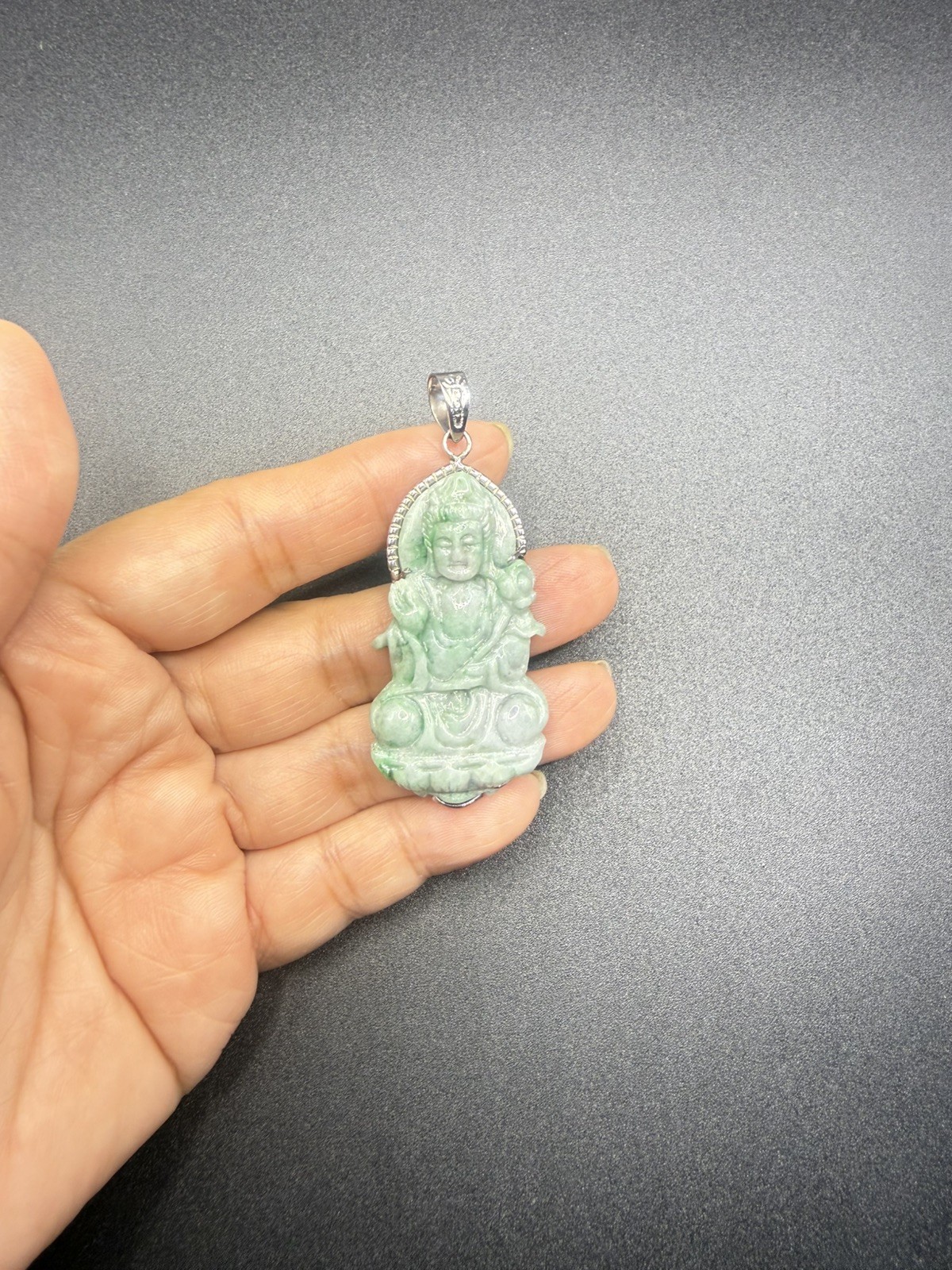 Guanyin Natural Jade natural color Pendant Quán Âm Bồ Tát