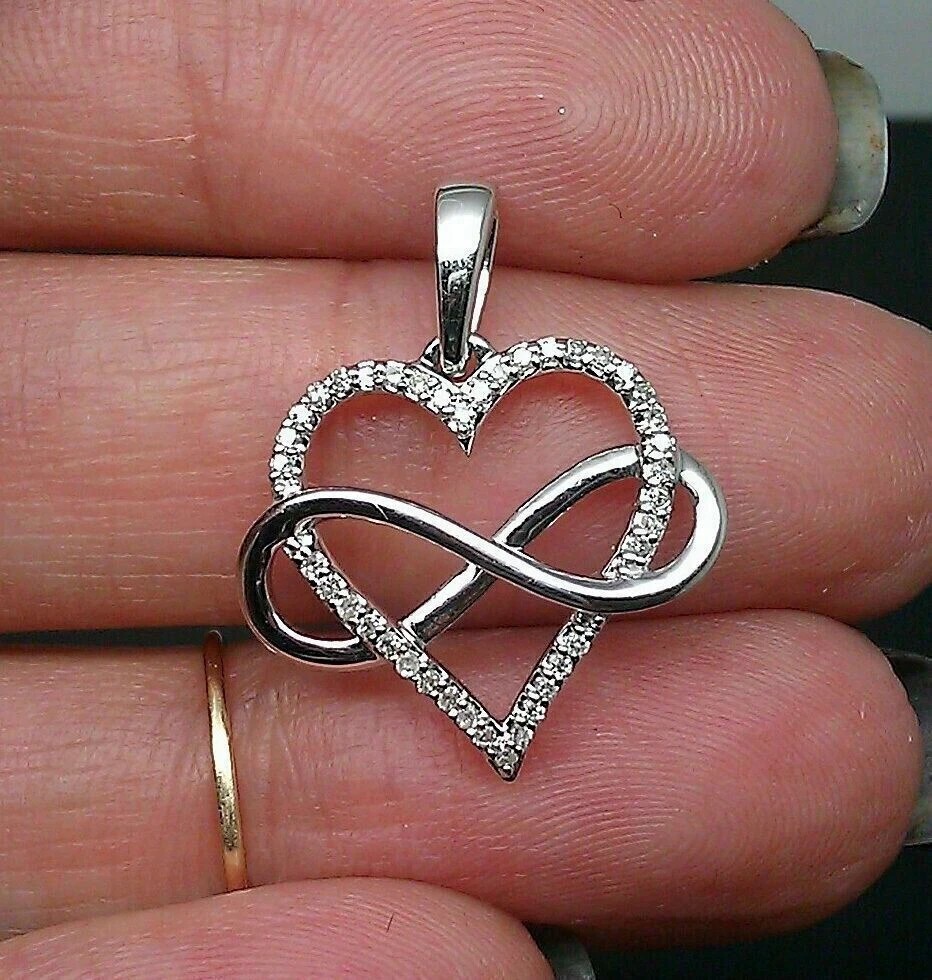 2Ct Round Cut Simulated Diamond Women’s Heart Pendant In 14K White Gold Plated