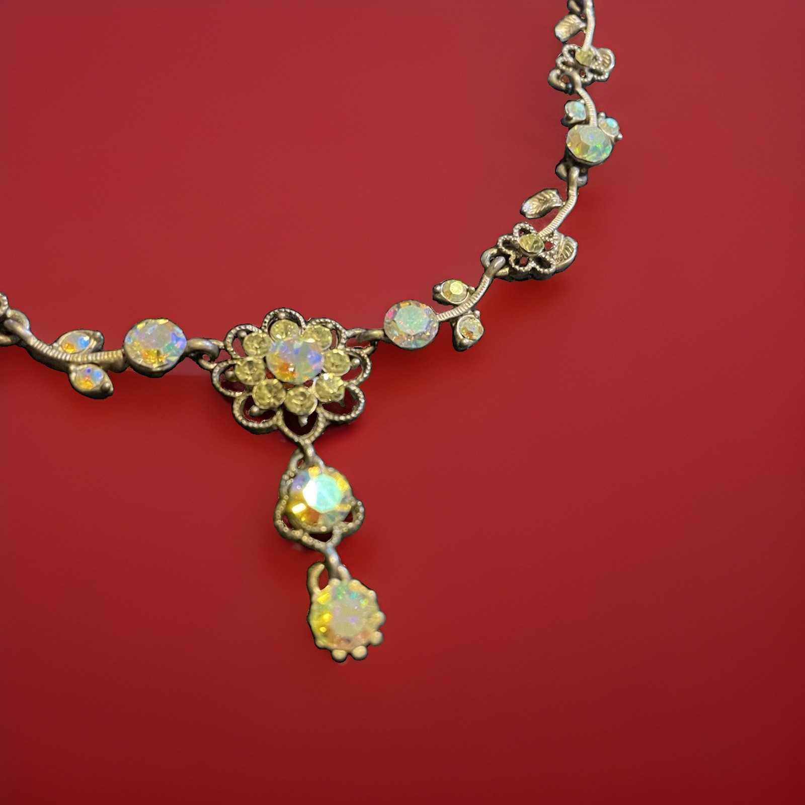 Vintage Gold Tone Cable Chain Necklace Floral Crystal Dangle Charm Pendant