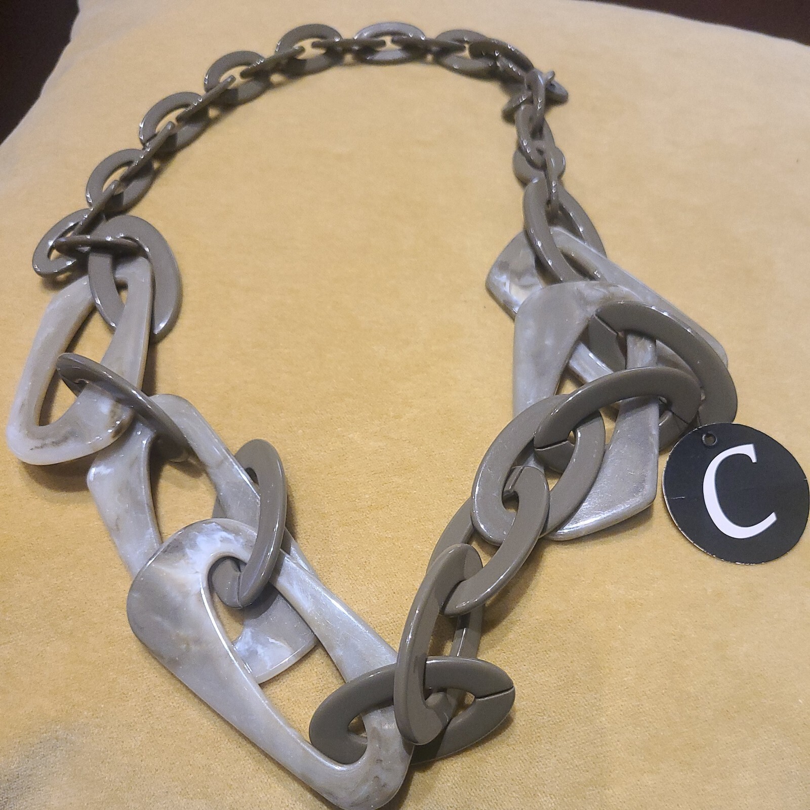 MADE in ITALY NECKLACE CHUNKY RINGS LUCITE, RESIN COSTUME JEWELRY GREEN GRAY NWT