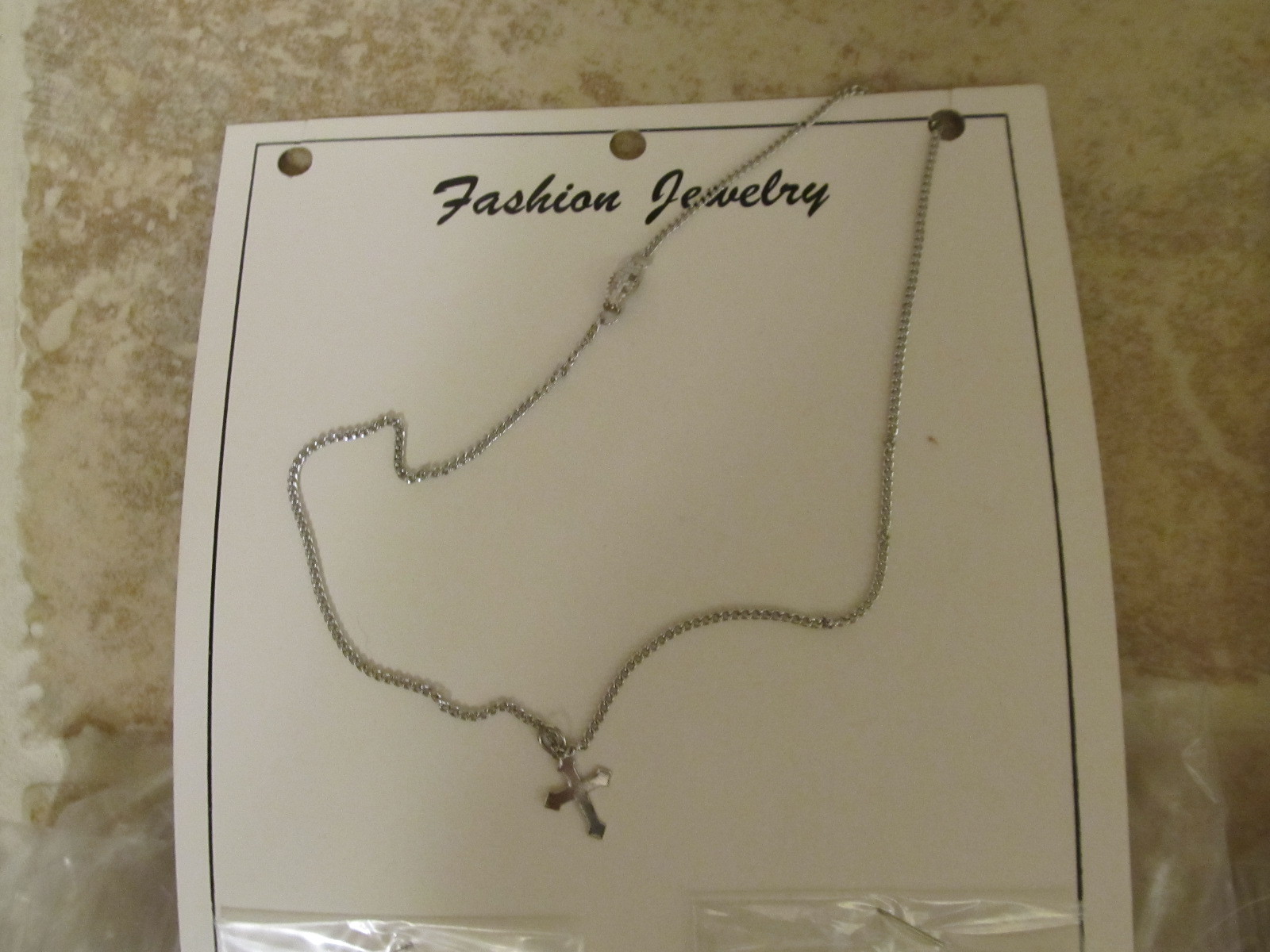 10 NEW NECKLACES – CHAINS WITH A CROSS – RELIGION / RELIGIOUS SYMBOL – IN PKGS