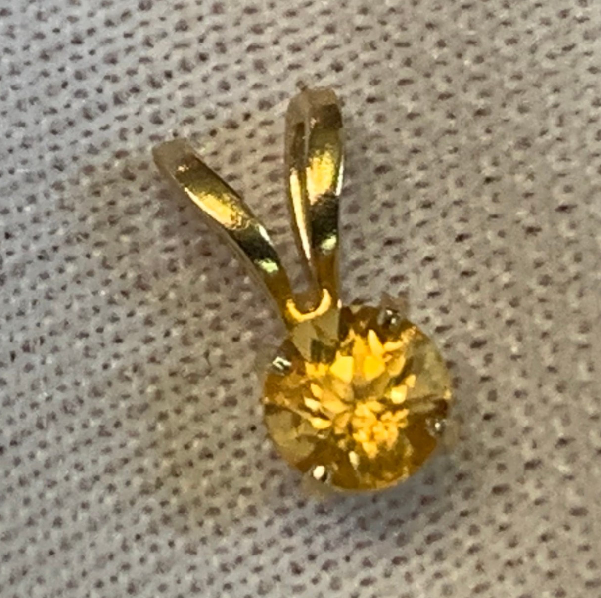 10K Yellow Gold Charm .21g Fine Jewelry Citrine Color Stone Pendant *READ*