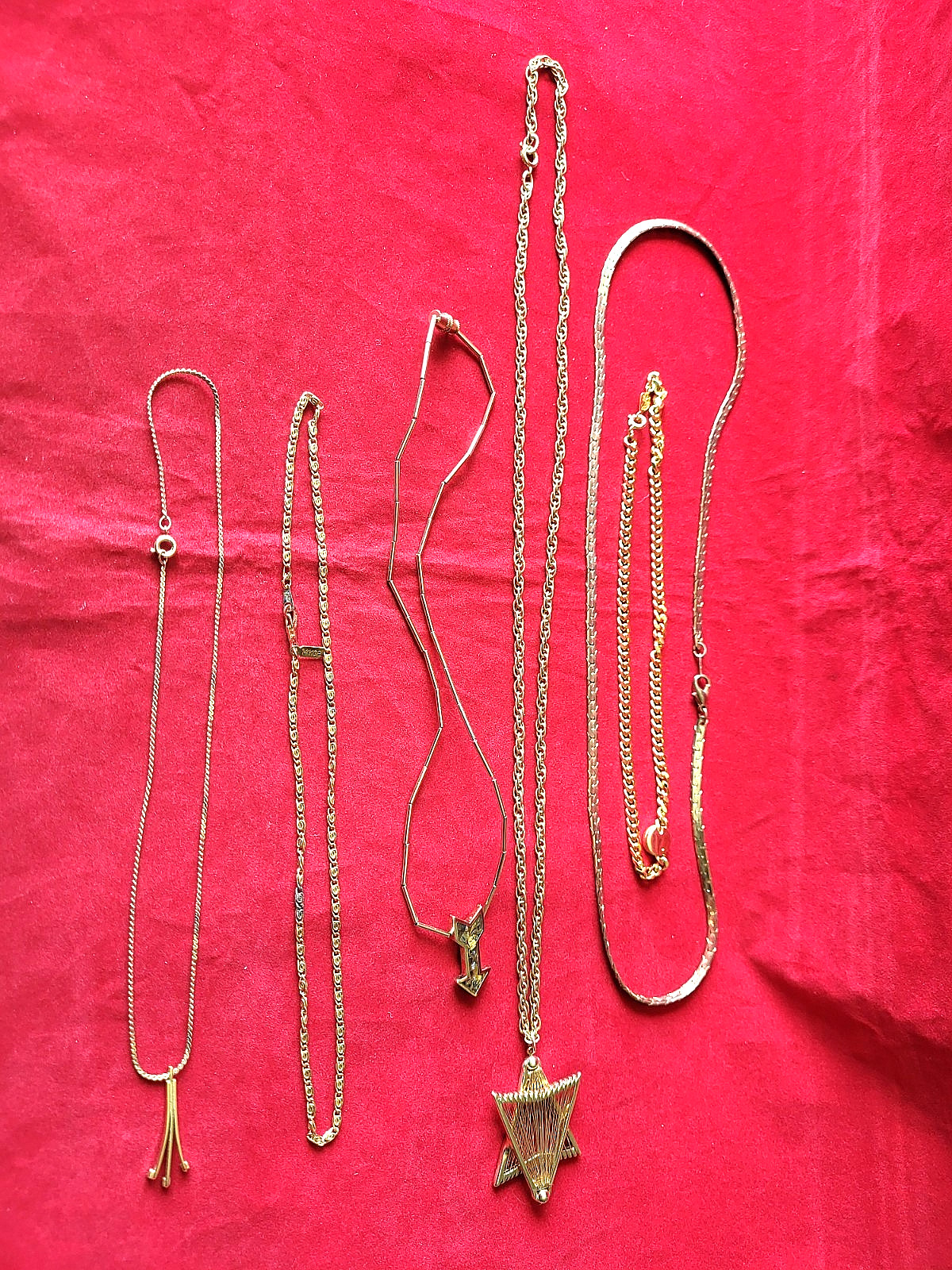 Lot of 6 Womens Goldtone Fashion Necklaces Measuring 15-24″ as Shown