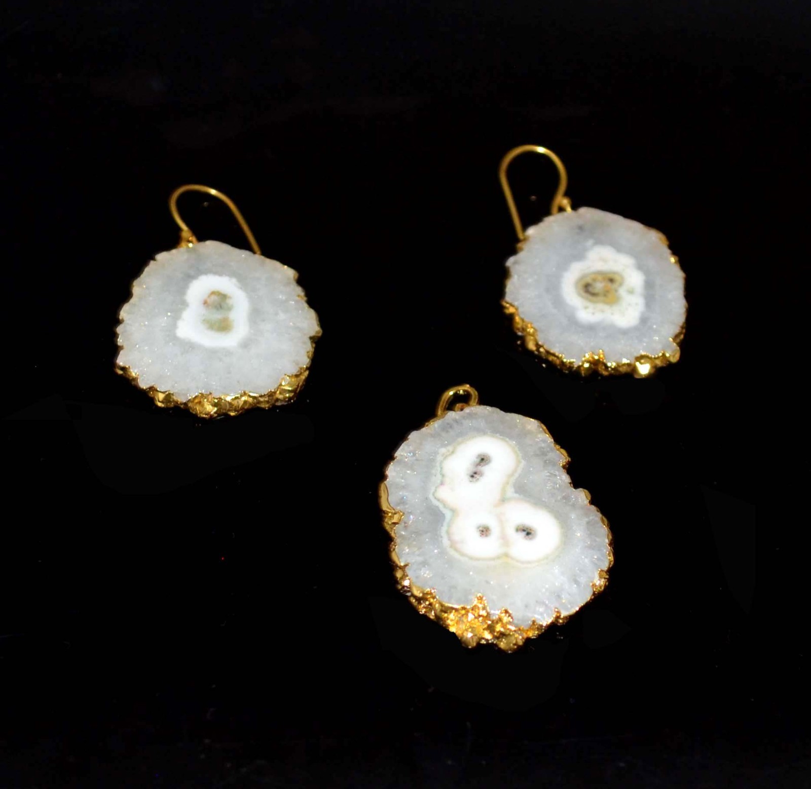 237Ct. Electroformed Gold Plated White Solar Agate Pendant With Earring Set-A594