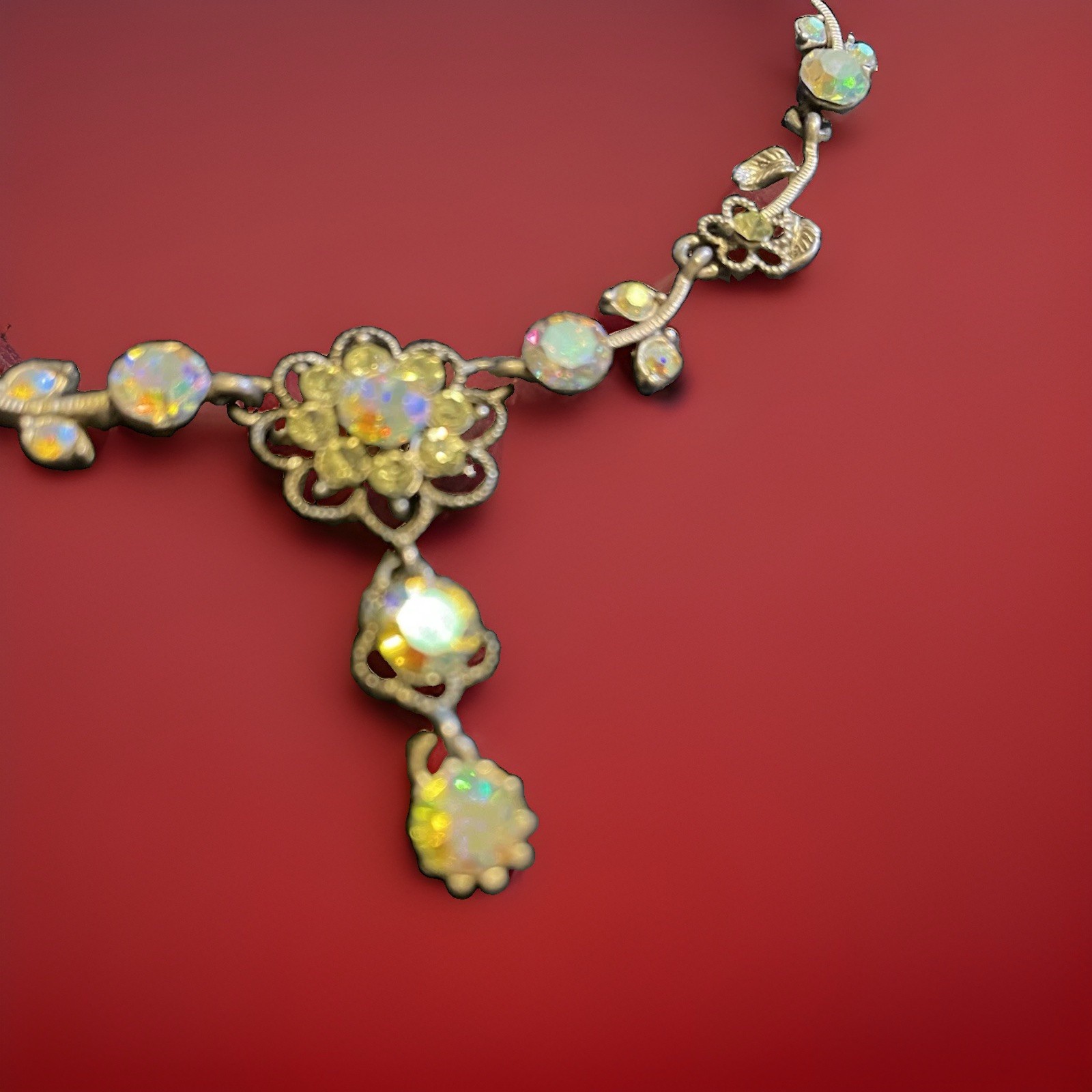 Vintage Gold Tone Cable Chain Necklace Floral Crystal Dangle Charm Pendant