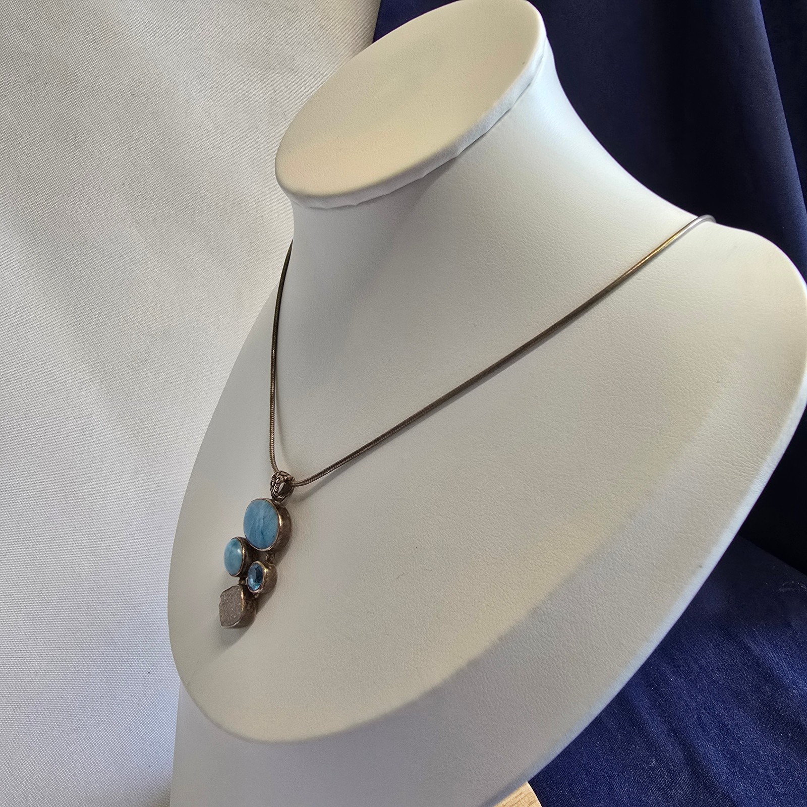 Sterling Silver Necklace 9.96g Fine Jewelry 18″ Chain Blue & White Stones *READ*