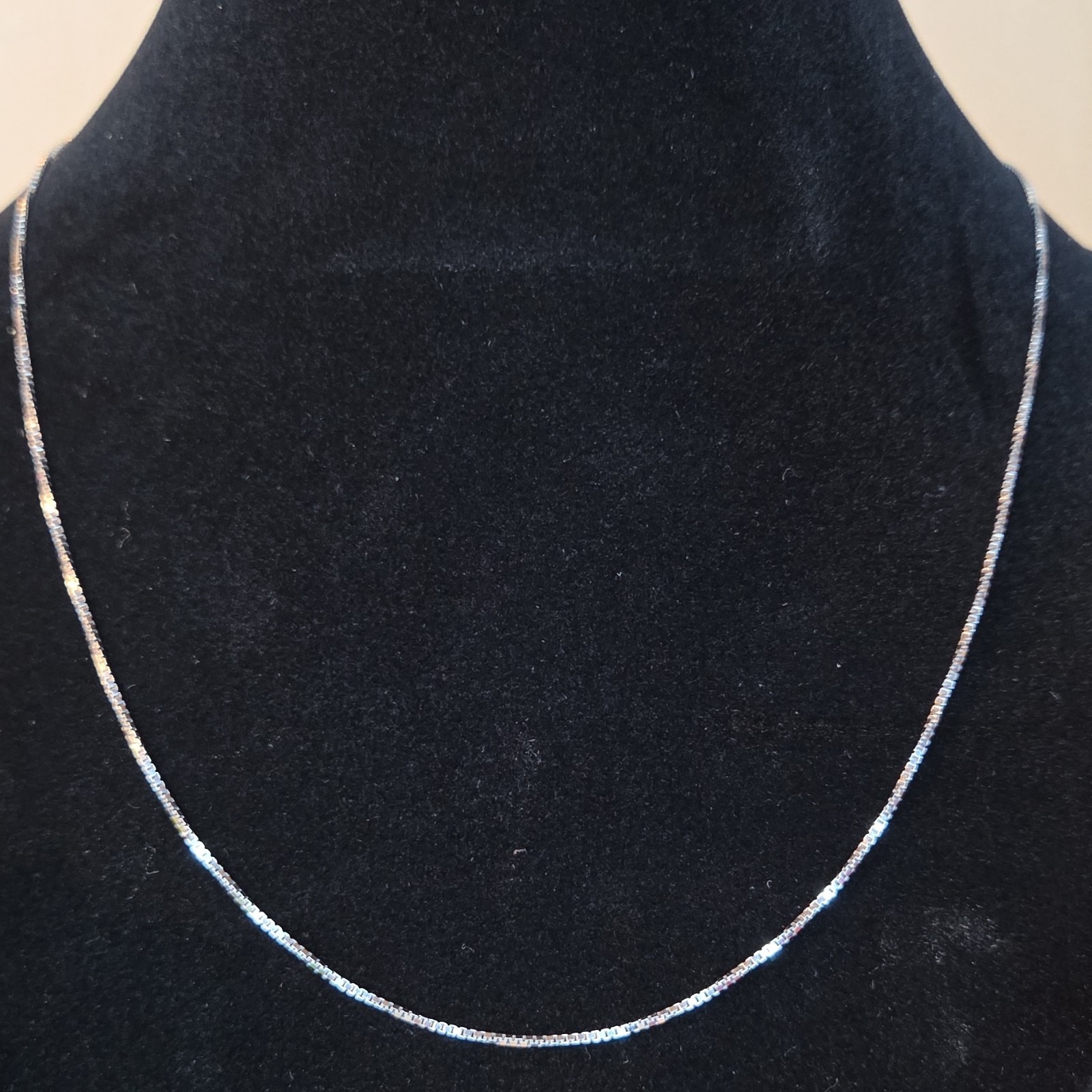 Silver Tone Box Chain Necklace Metal Fashion Jewelry No Stone Undated Era