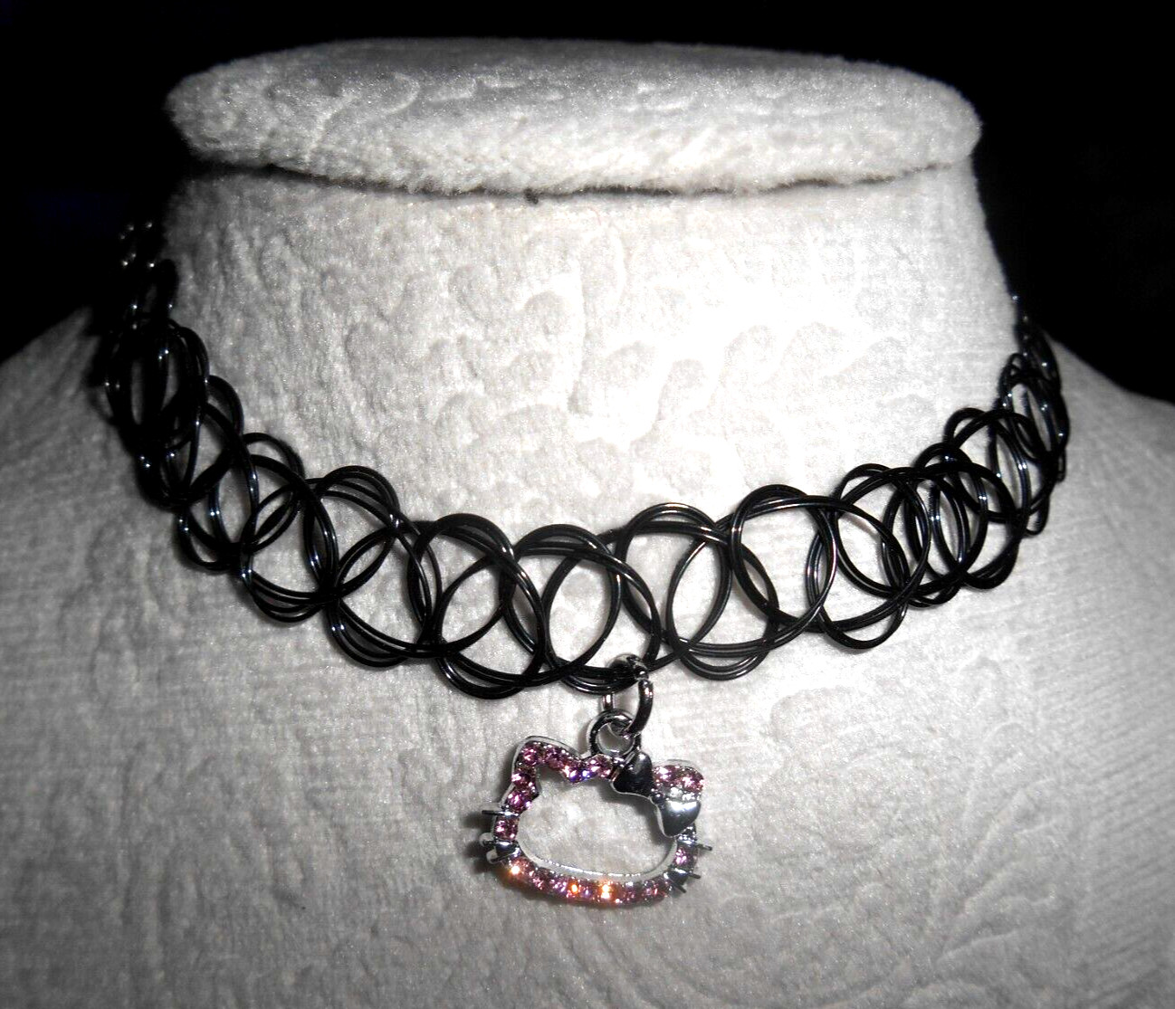 HELLO KITTY PINK CRYSTAL BLACK CHOKER