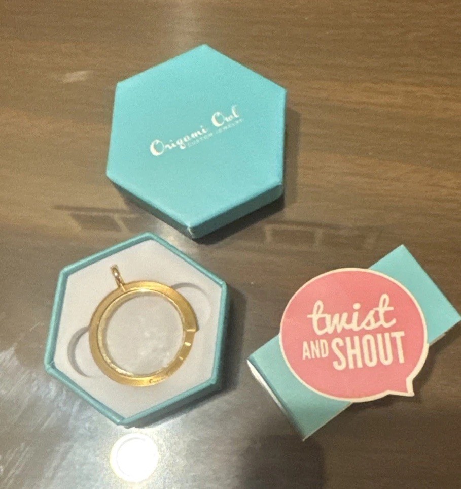 Origami Owl LK4003 Large Gold “BASE ONLY” Twist Locket “New” in Box