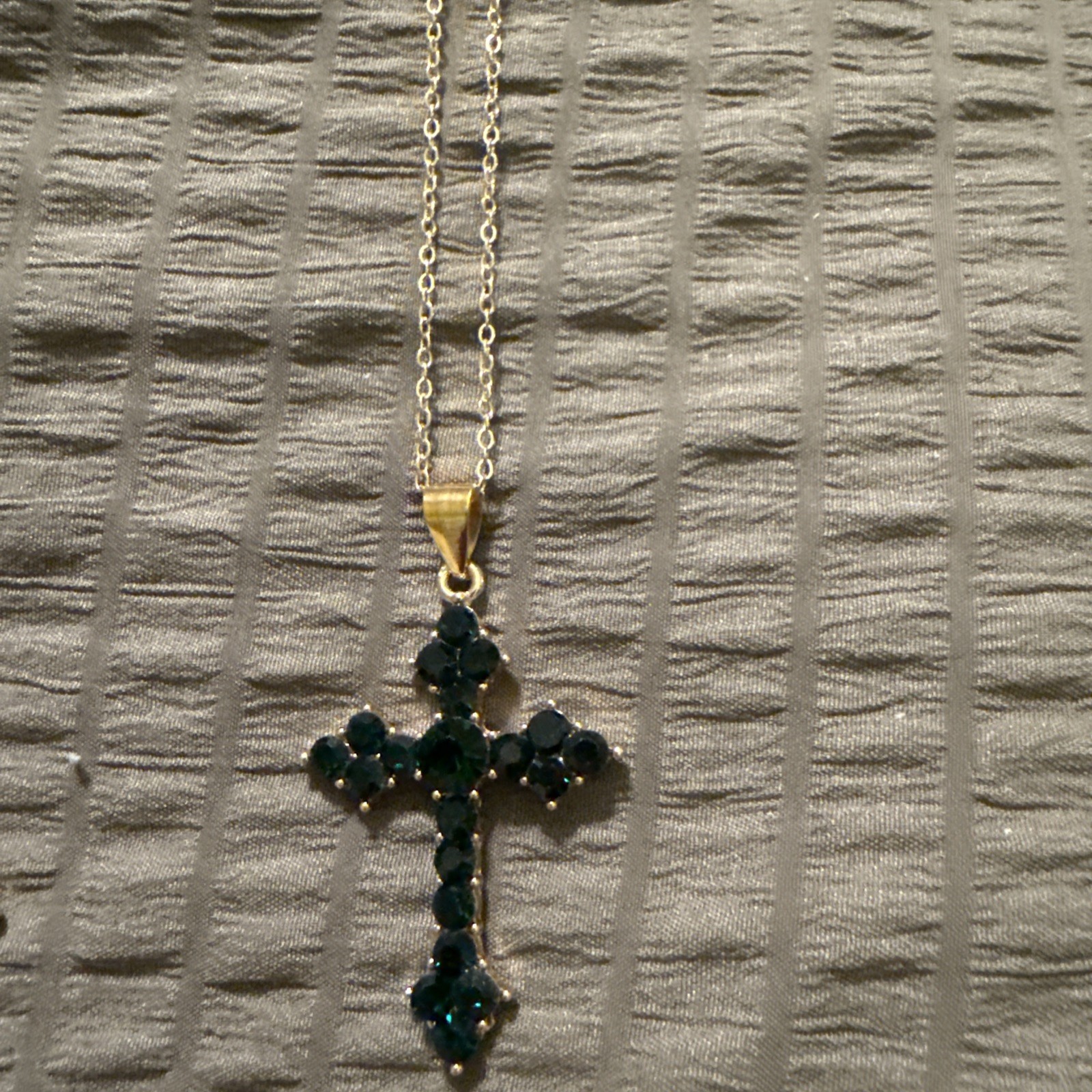 Dark Green Stones Colored On A Gold Copper Cross Oval Link Pendant Necklace