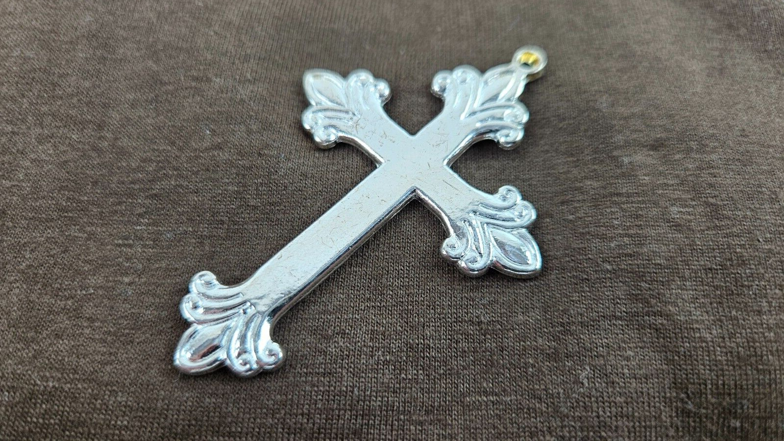 Three (3) Budded Latin Fleuree Cross Pendants – Zinc alloy – Color: Silver