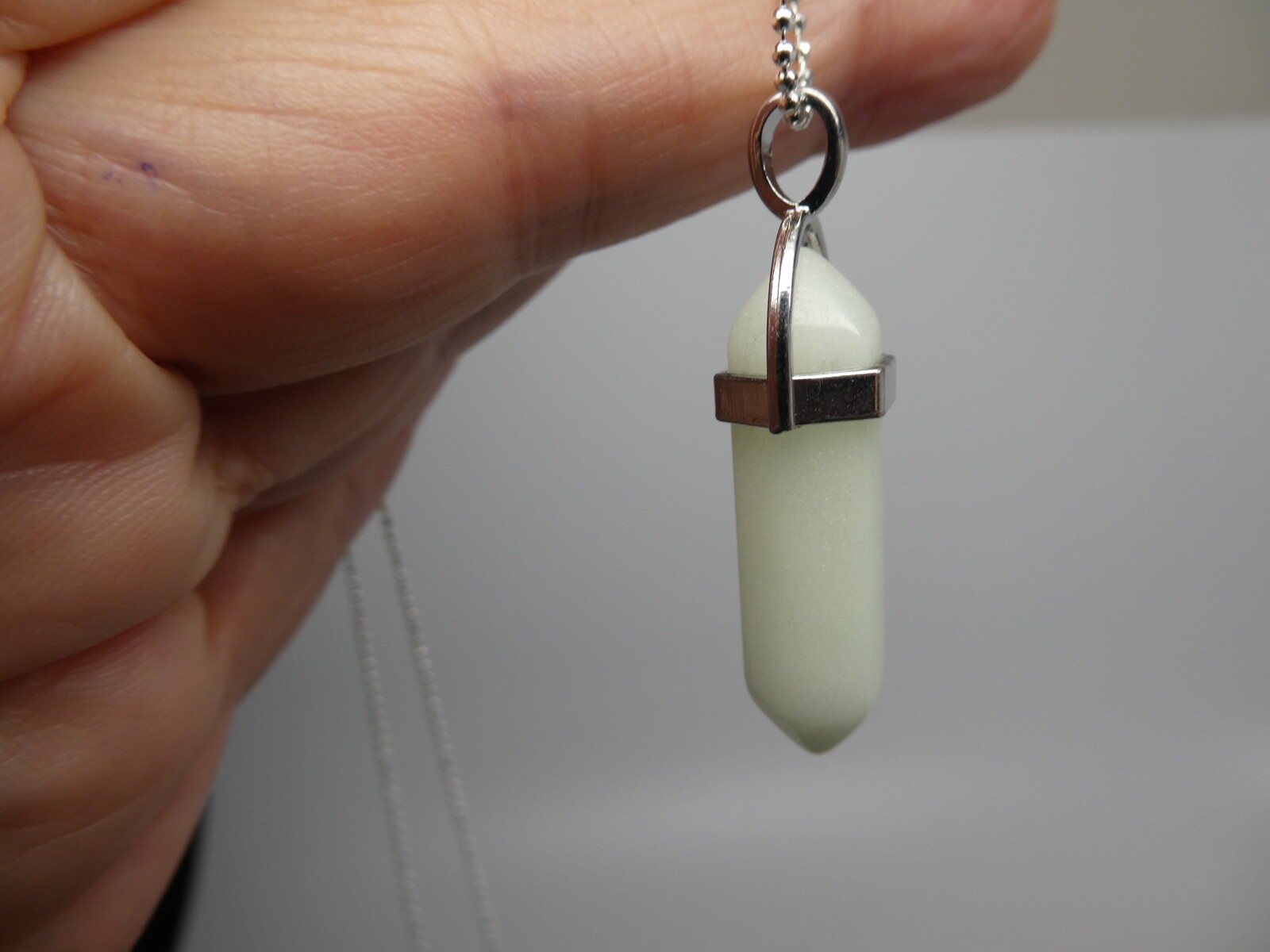Green Phosphorescent Glow in The Dark Modern Ye Ming Zhu Point Pendant Neck. 24″