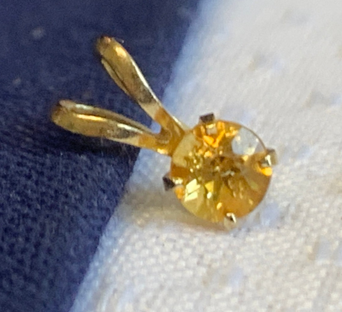 10K Yellow Gold Charm .21g Fine Jewelry Citrine Color Stone Pendant *READ*